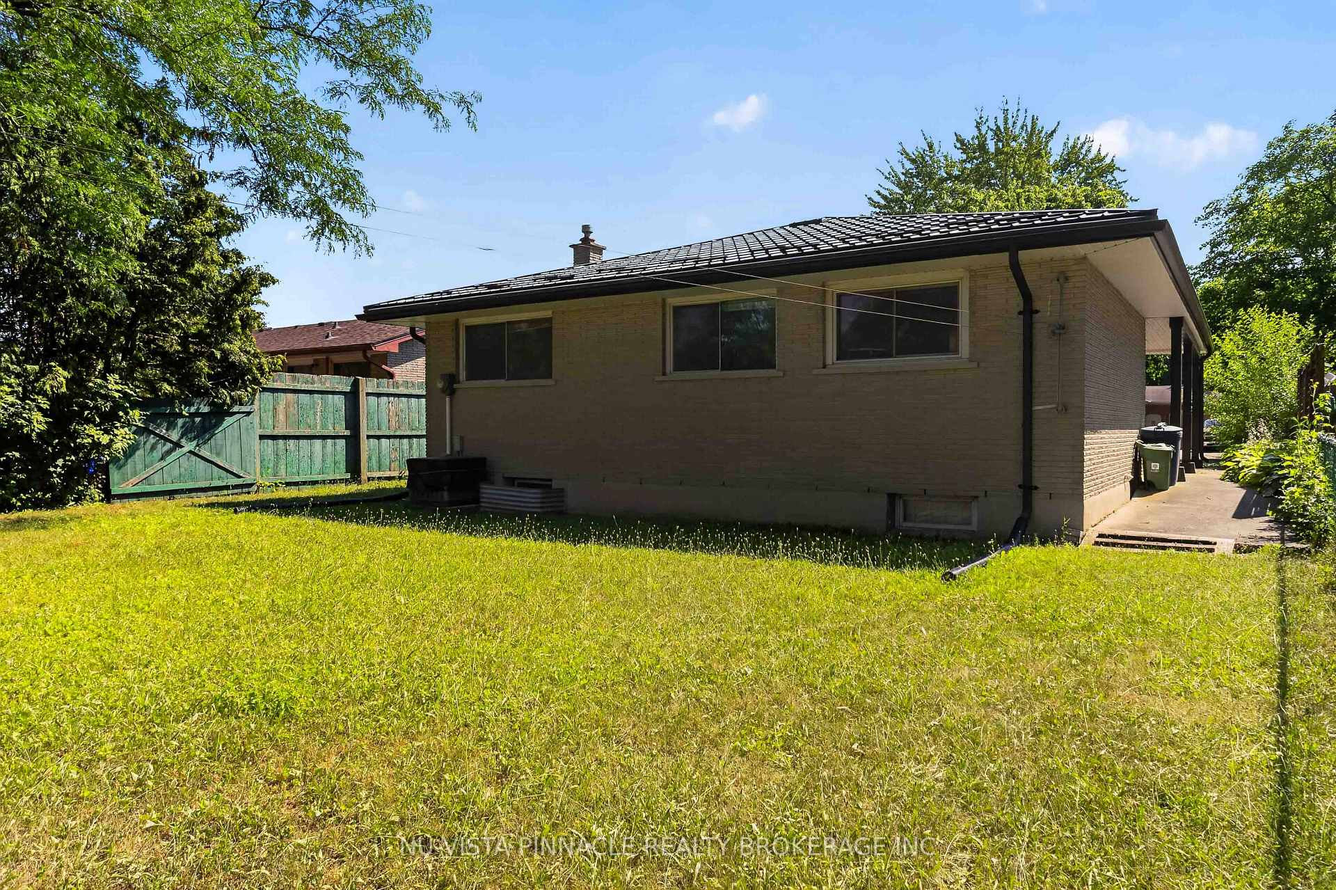 Photo 25 of 1062 Apache Road, London, East D — HOMEH