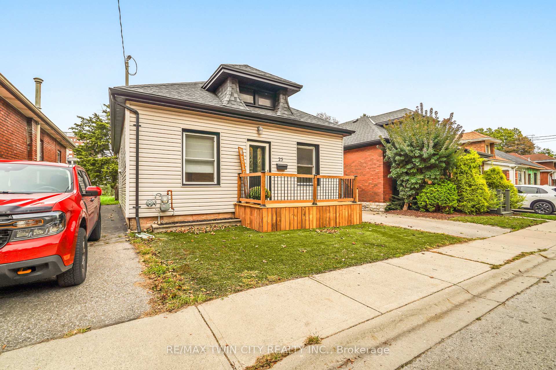 Photo 2 of 25 Alonzo Street, Brantford, North Ward — HOMEH