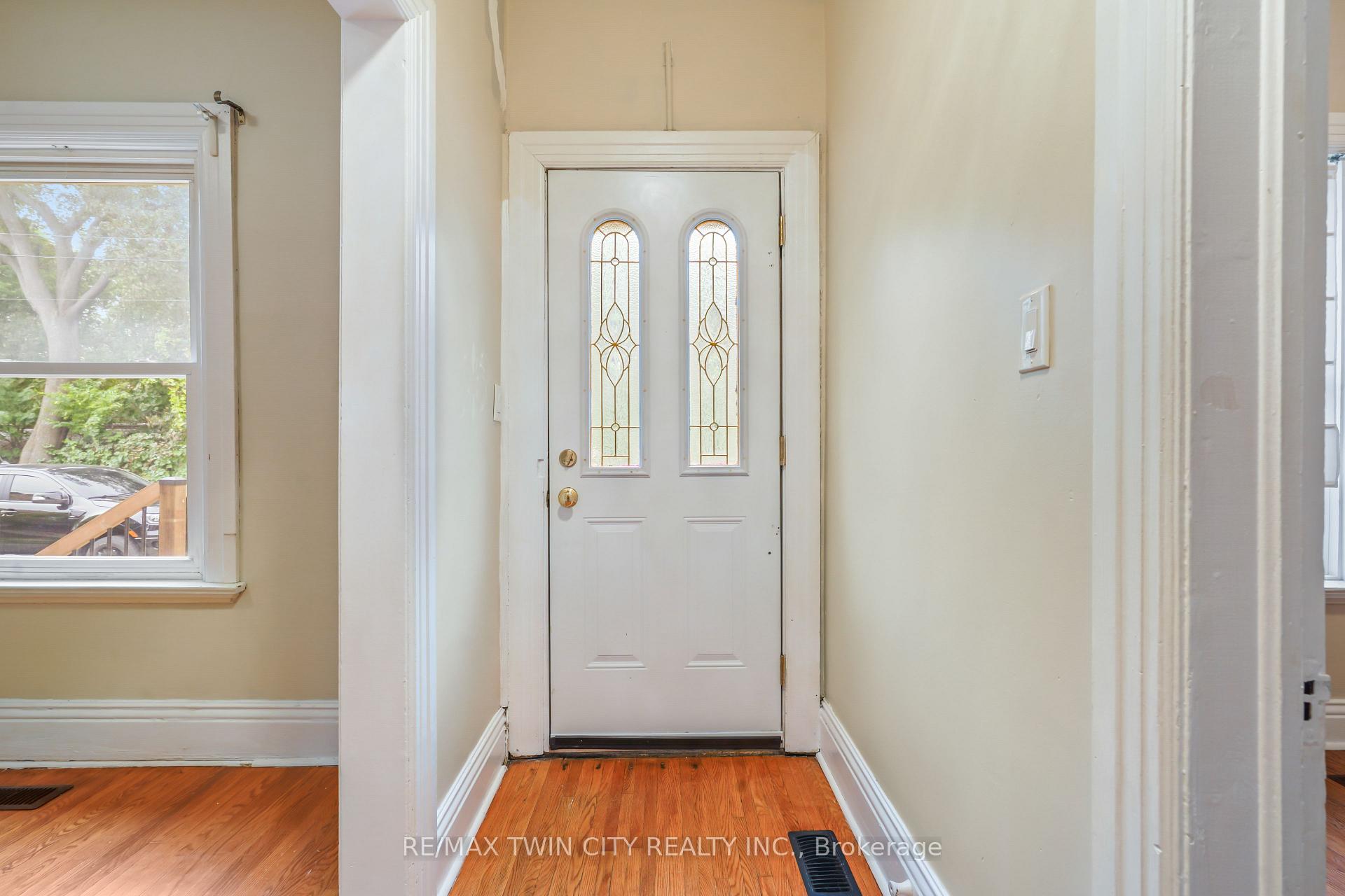 Photo 6 of 25 Alonzo Street, Brantford, North Ward — HOMEH