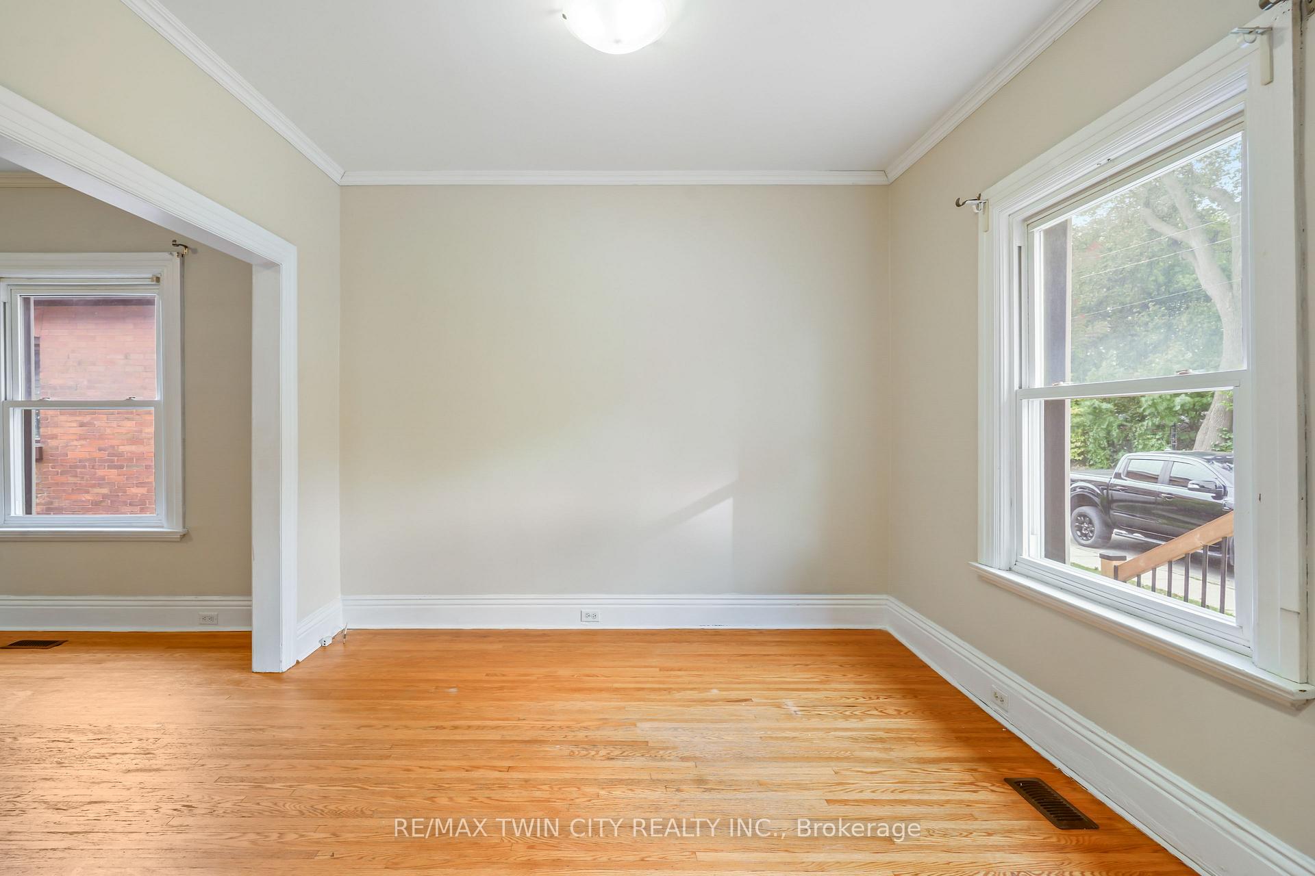Photo 10 of 25 Alonzo Street, Brantford, North Ward — HOMEH