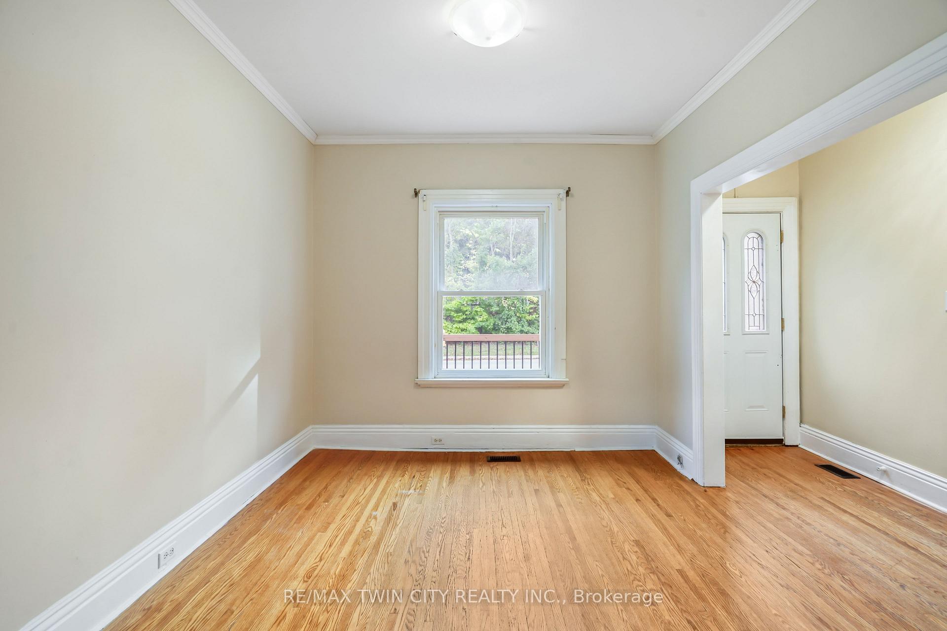 Photo 12 of 25 Alonzo Street, Brantford, North Ward — HOMEH