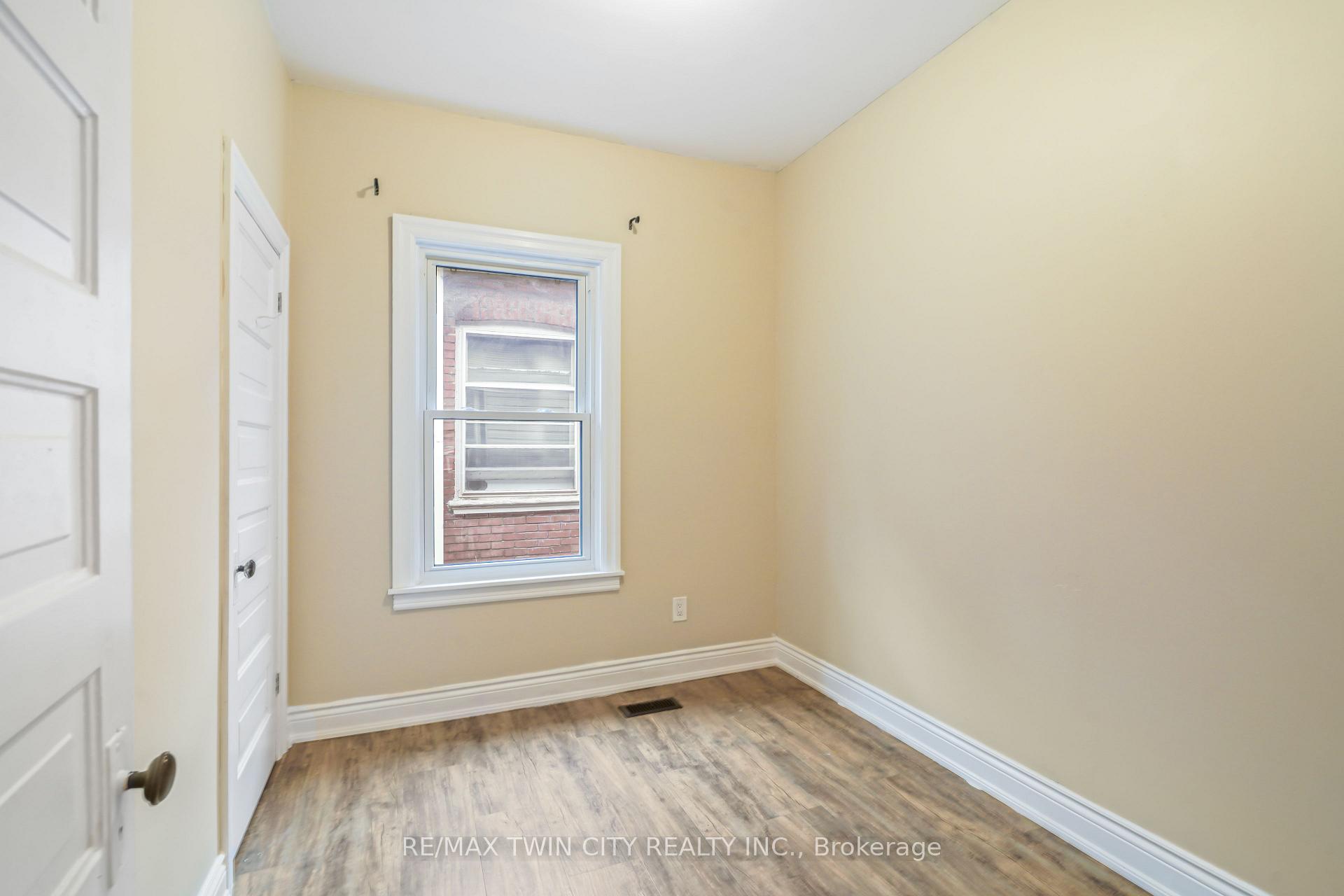 Photo 18 of 25 Alonzo Street, Brantford, North Ward — HOMEH