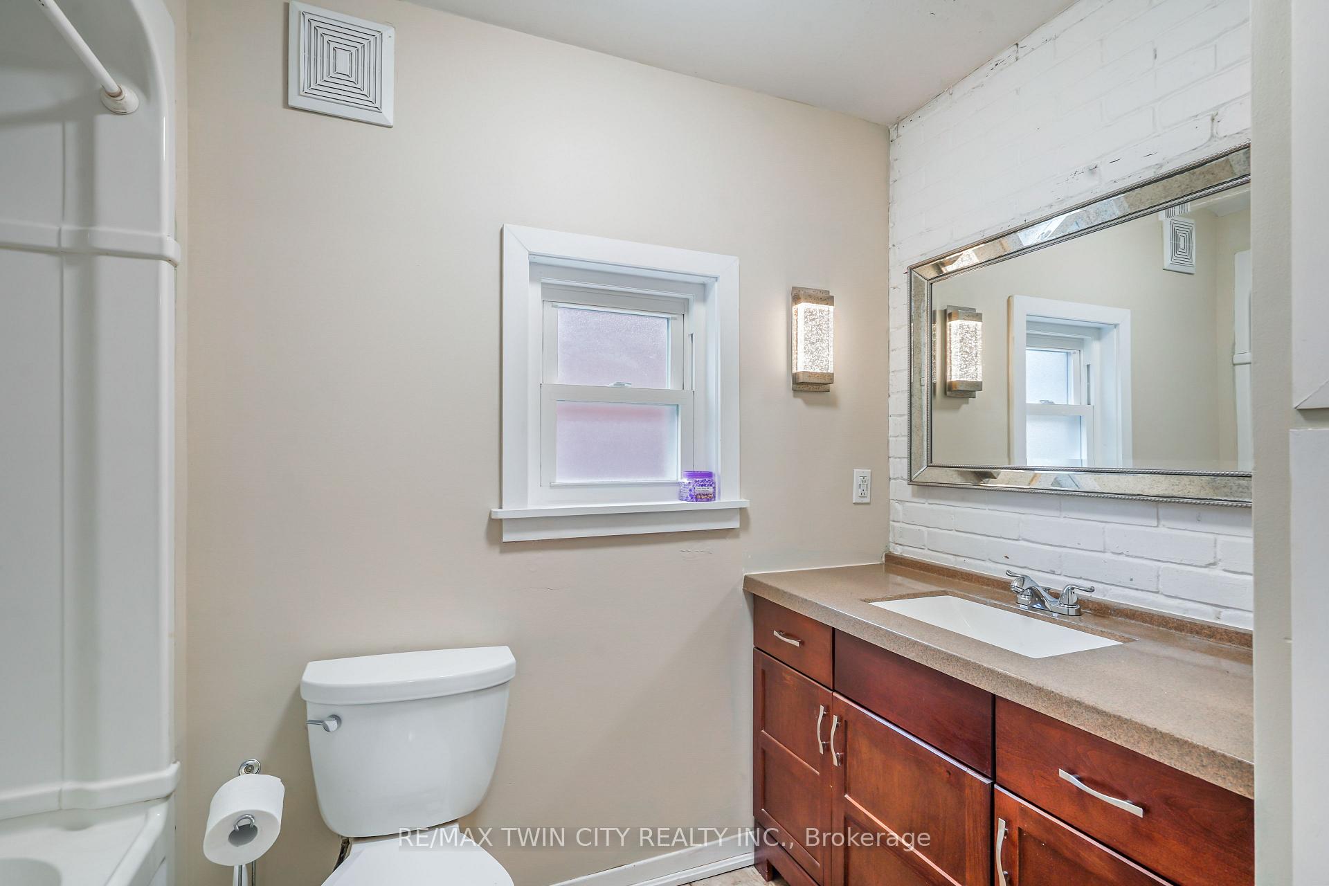 Photo 26 of 25 Alonzo Street, Brantford, North Ward — HOMEH