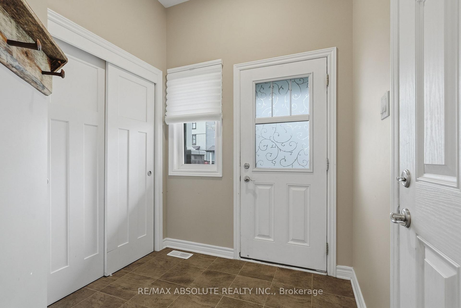 Photo 3 of 696 Trigorai Crescent, Ottawa, Avalon West — HOMEH