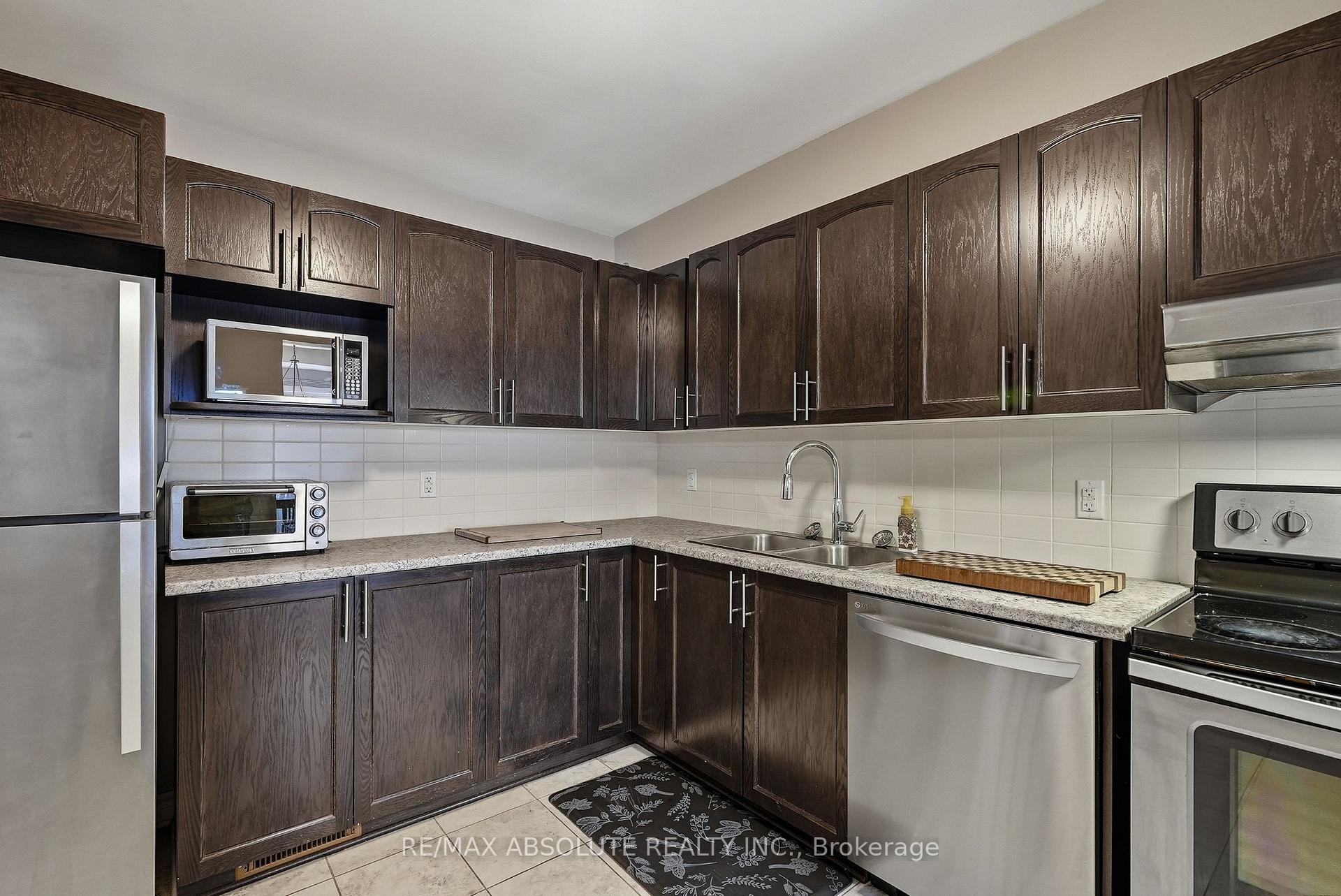 Photo 7 of 696 Trigorai Crescent, Ottawa, Avalon West — HOMEH