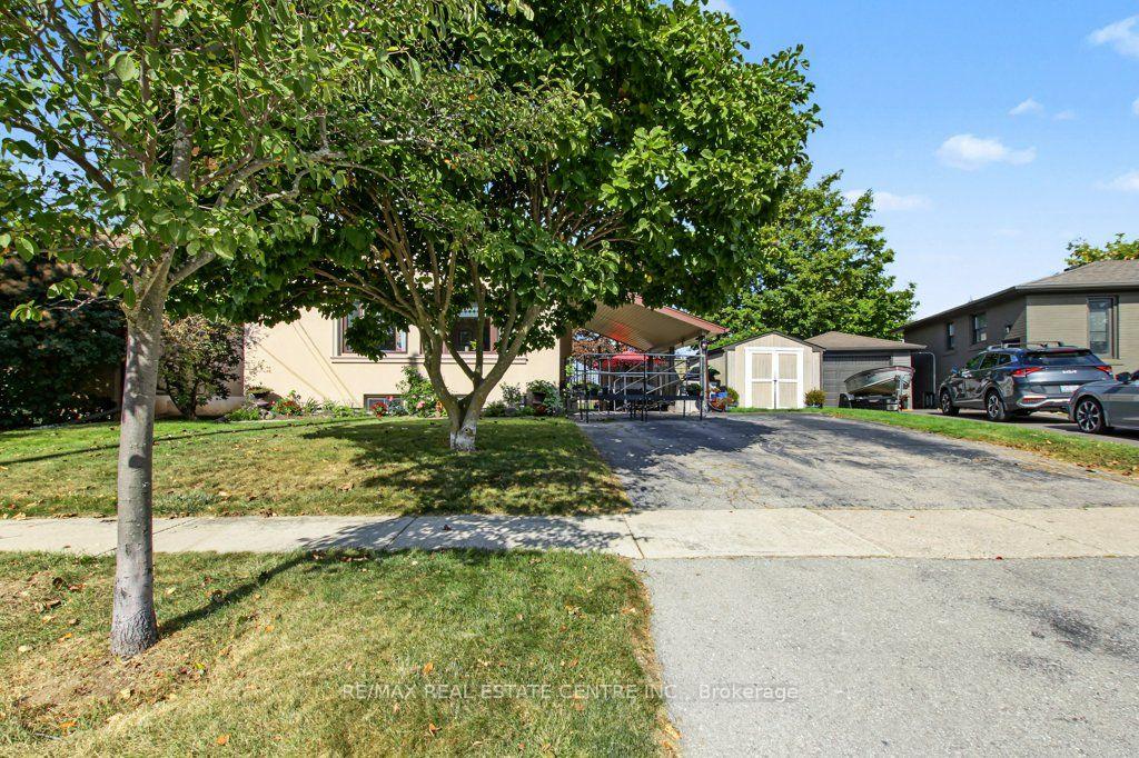 Photo 3 of 15 Norton Crescent, Halton Hills, Georgetown — HOMEH