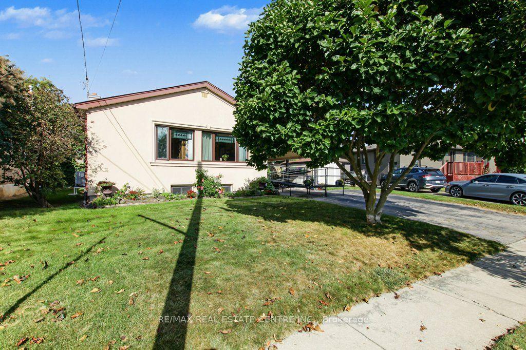 Photo 4 of 15 Norton Crescent, Halton Hills, Georgetown — HOMEH