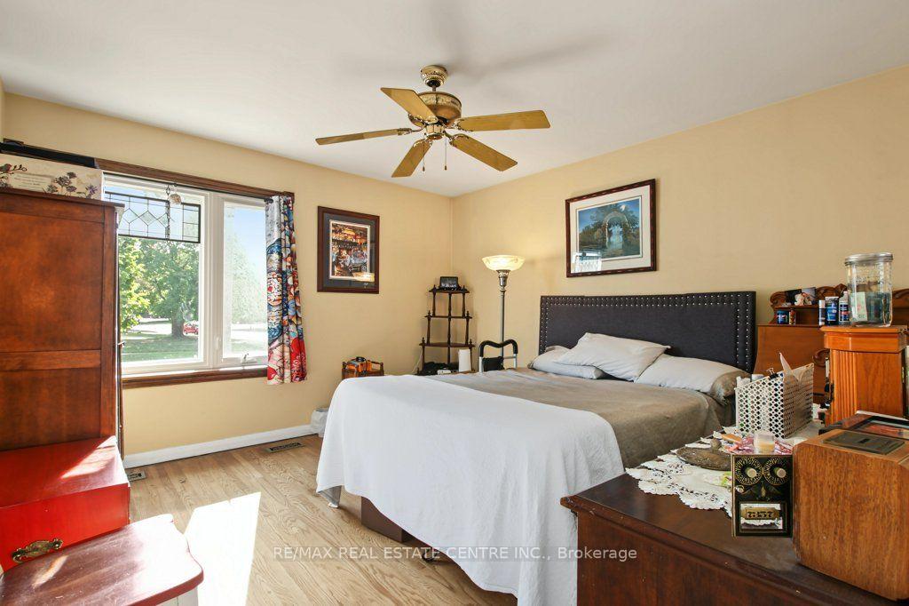 Photo 13 of 15 Norton Crescent, Halton Hills, Georgetown — HOMEH