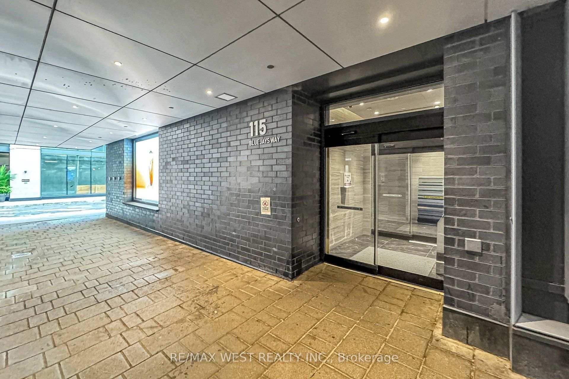 Photo 4 of Unit 4507, 115 Blue Jays Way, Toronto, Waterfront Communities — HOMEH