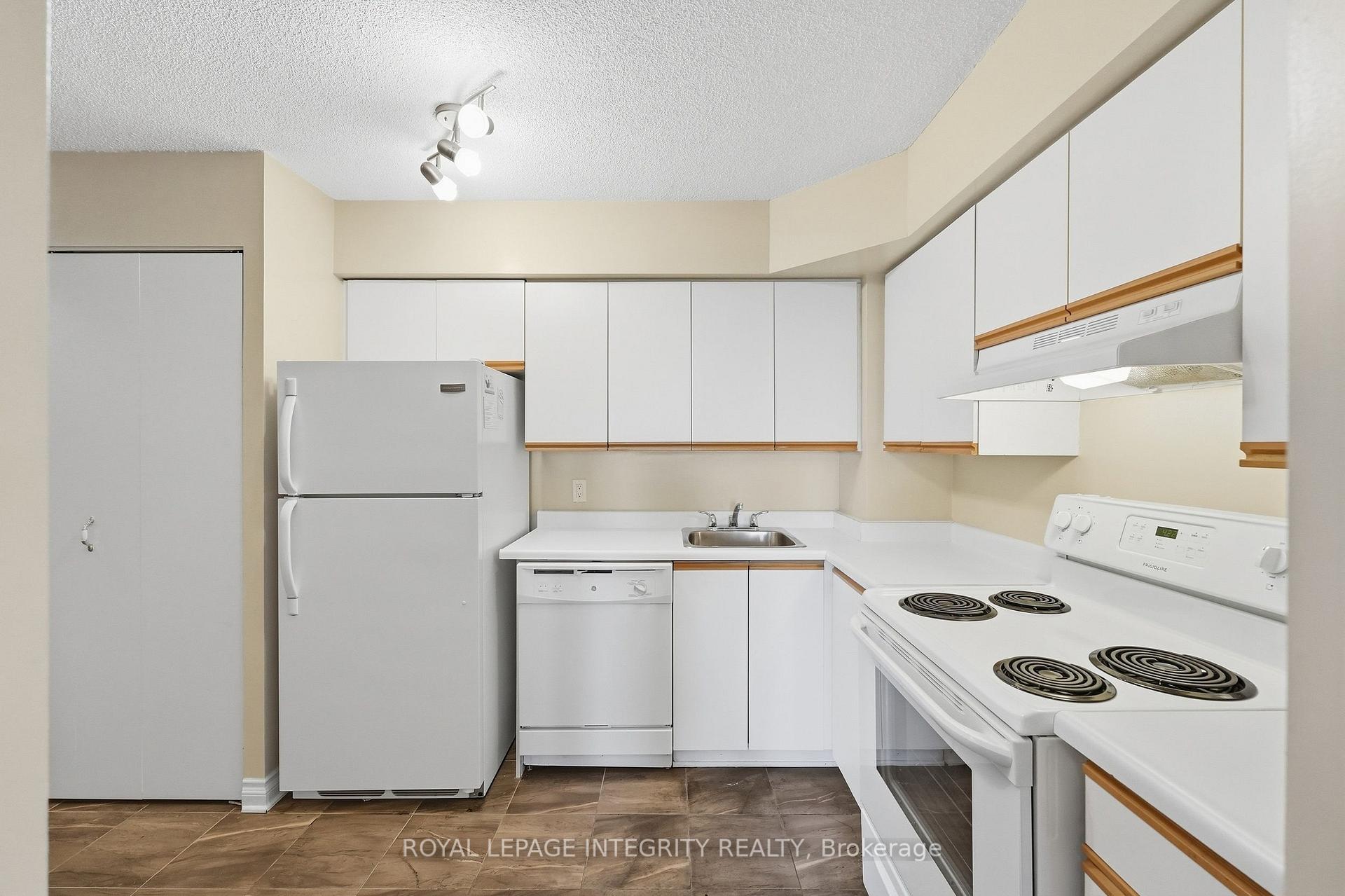 Photo 6 of Unit 808, 1025 Grenon Avenue, Ottawa, Fairfield Heights — HOMEH
