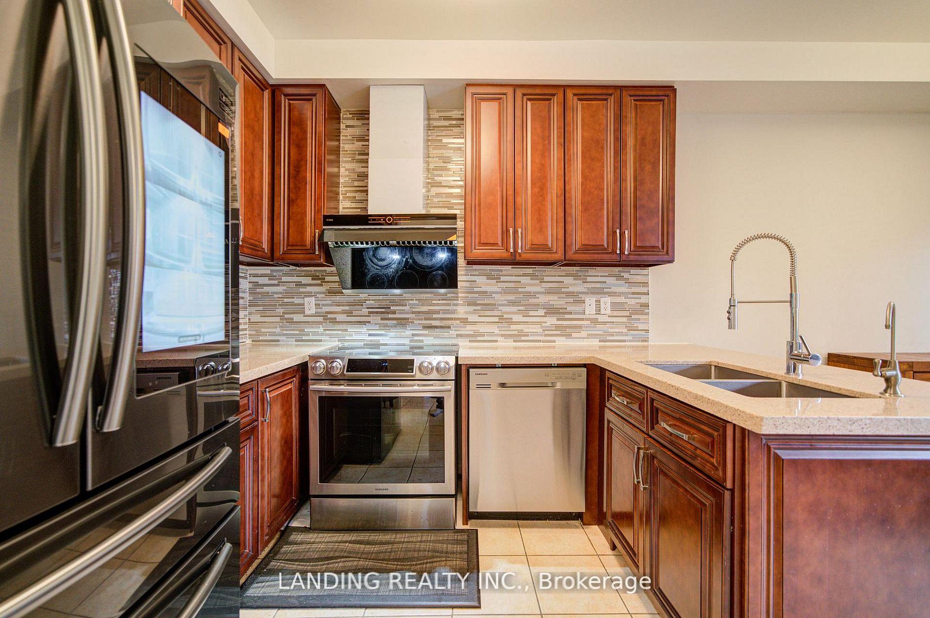 Photo 11 of 36 John Gary Drive, Markham, Village Green-South Unionville — HOMEH