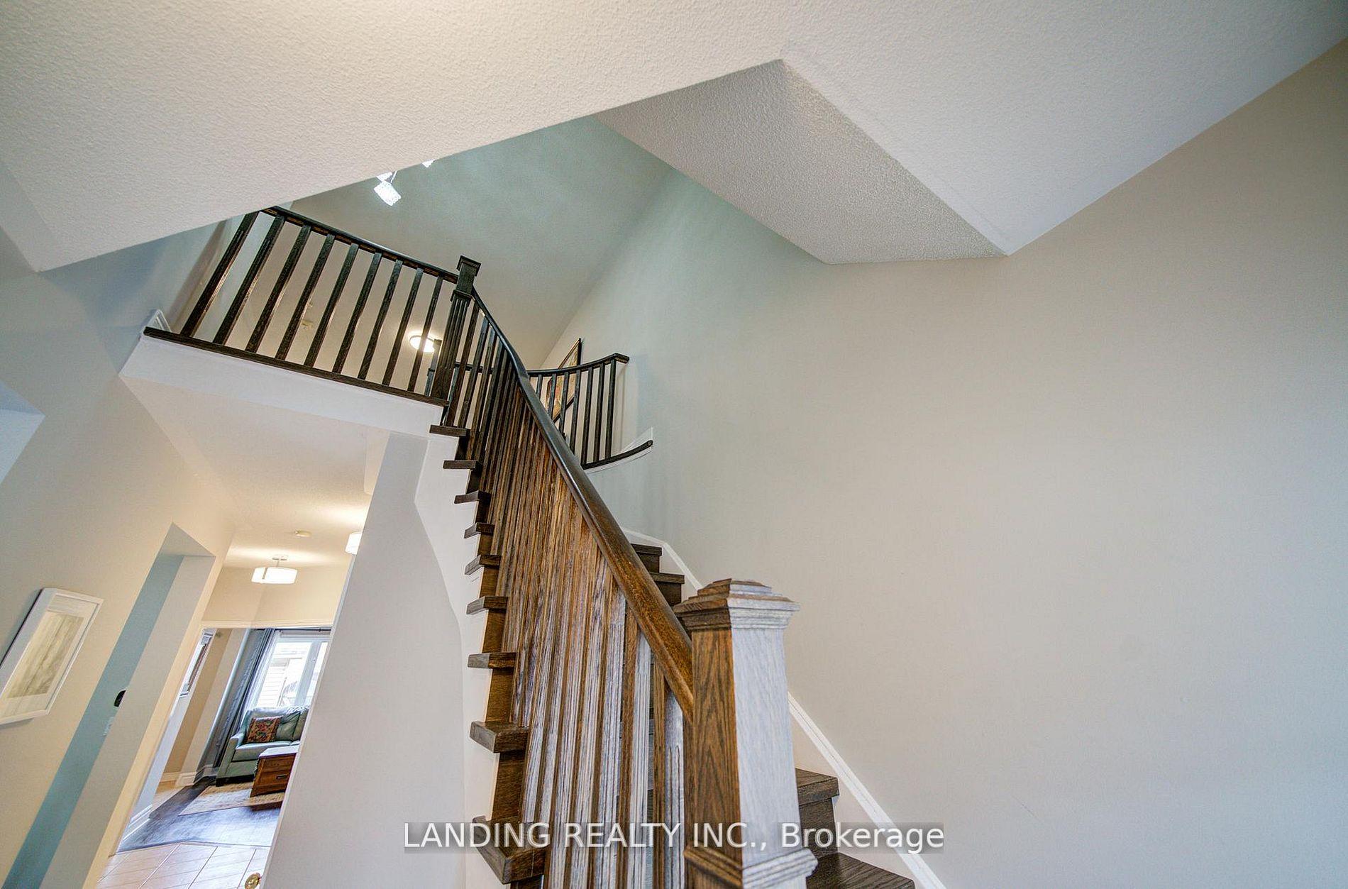 Photo 18 of 36 John Gary Drive, Markham, Village Green-South Unionville — HOMEH