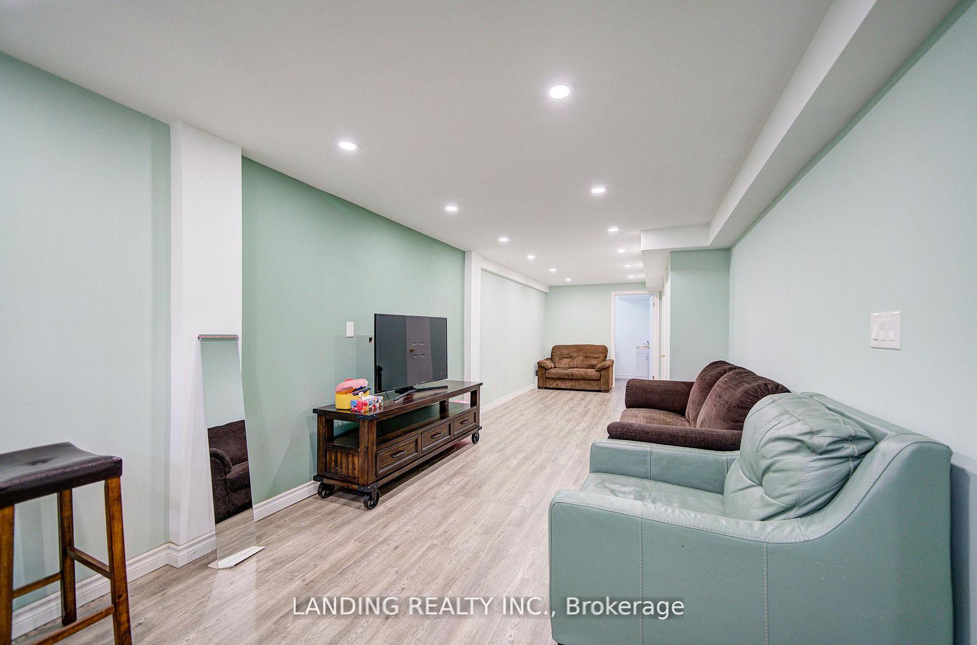 Photo 34 of 36 John Gary Drive, Markham, Village Green-South Unionville — HOMEH