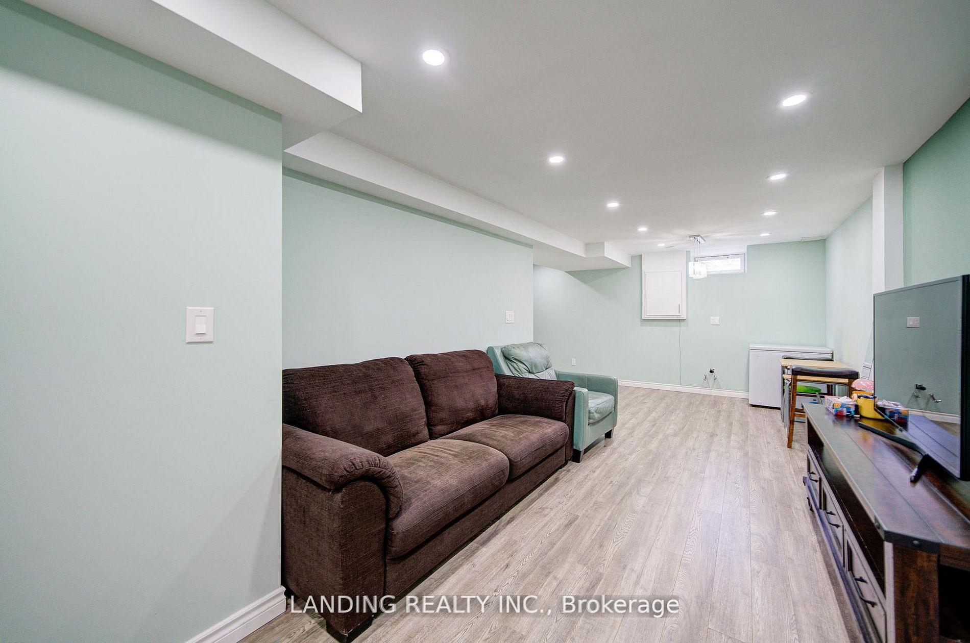 Photo 38 of 36 John Gary Drive, Markham, Village Green-South Unionville — HOMEH