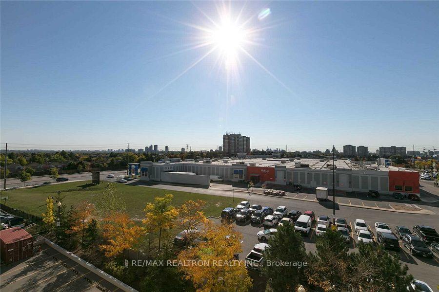 Photo 3 of Unit 501, 7 North Park Road, Vaughan, Beverley Glen — HOMEH