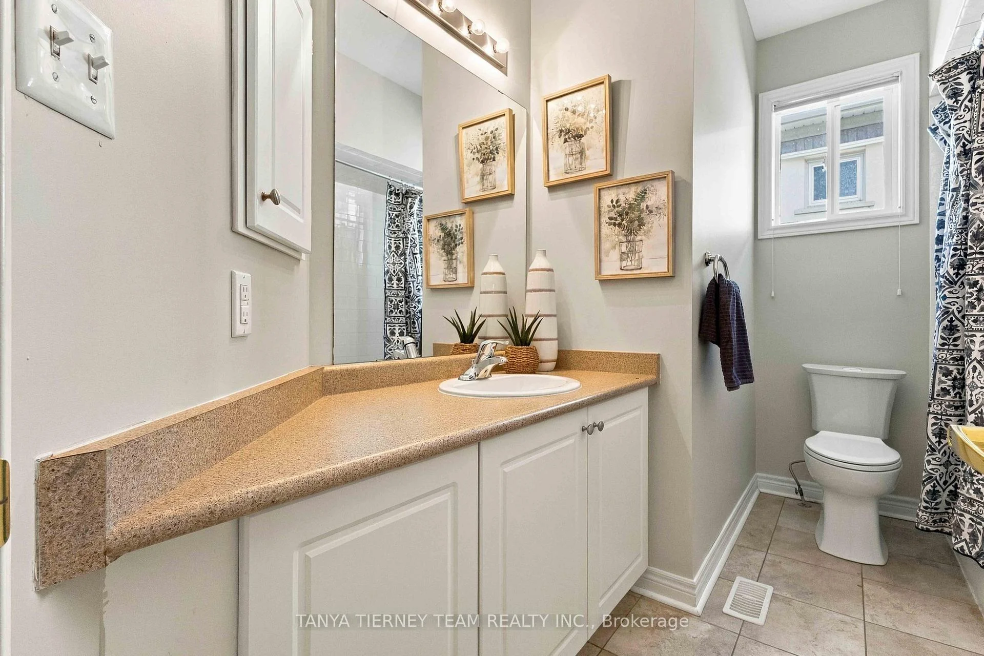 Photo 31 of 4 Branthaven Court, Whitby, Brooklin — HOMEH