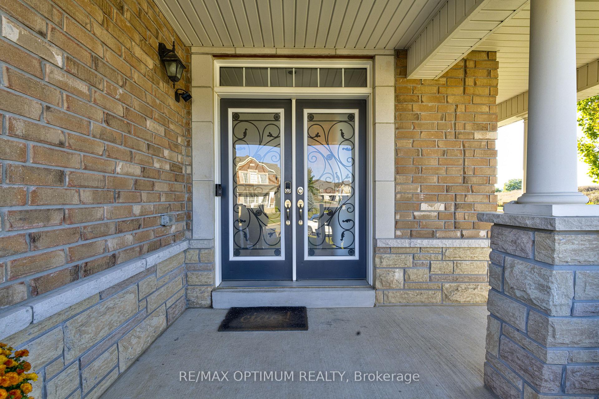 Photo 3 of 2 Stonecrop Road, Brampton, Bram West — HOMEH