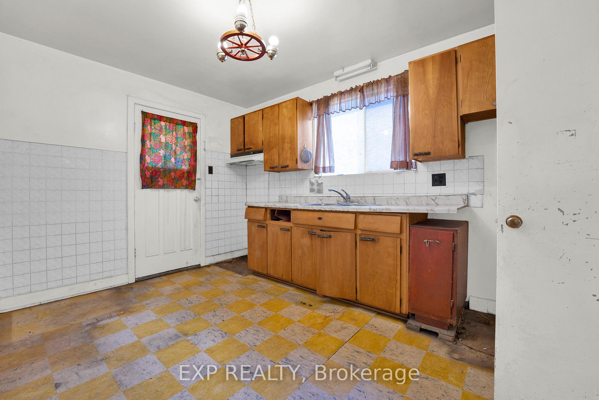 Photo 9 of 1245 Dorchester Avenue, Ottawa, Carlington — HOMEH