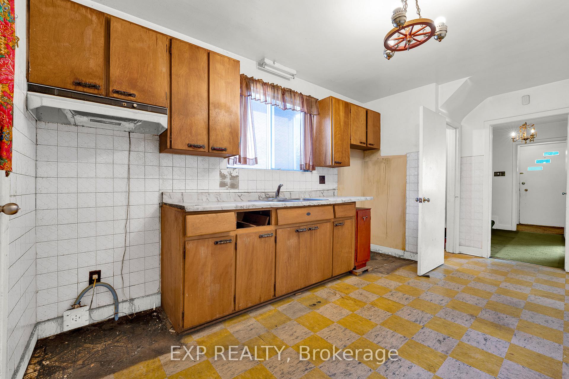 Photo 10 of 1245 Dorchester Avenue, Ottawa, Carlington — HOMEH