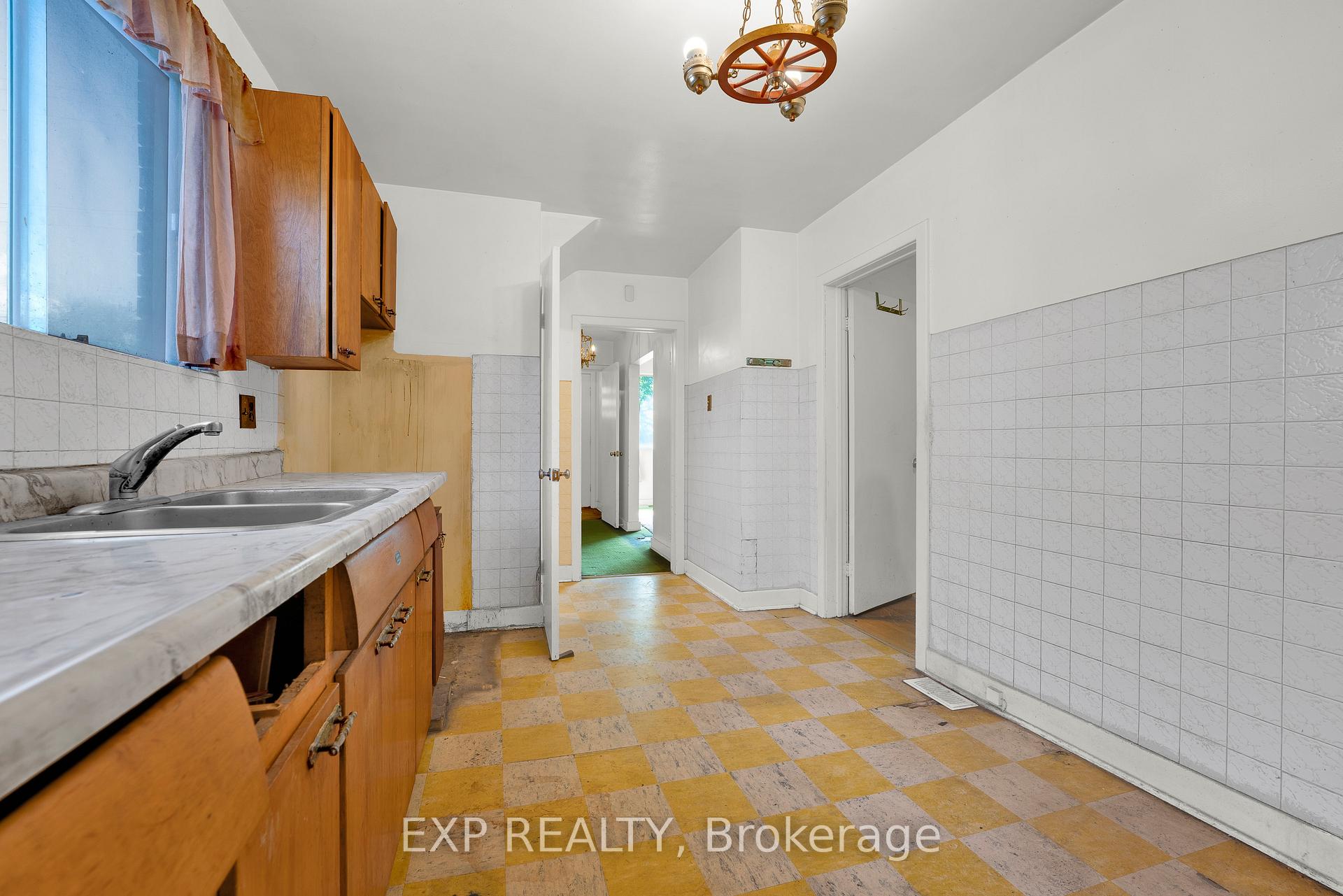 Photo 11 of 1245 Dorchester Avenue, Ottawa, Carlington — HOMEH