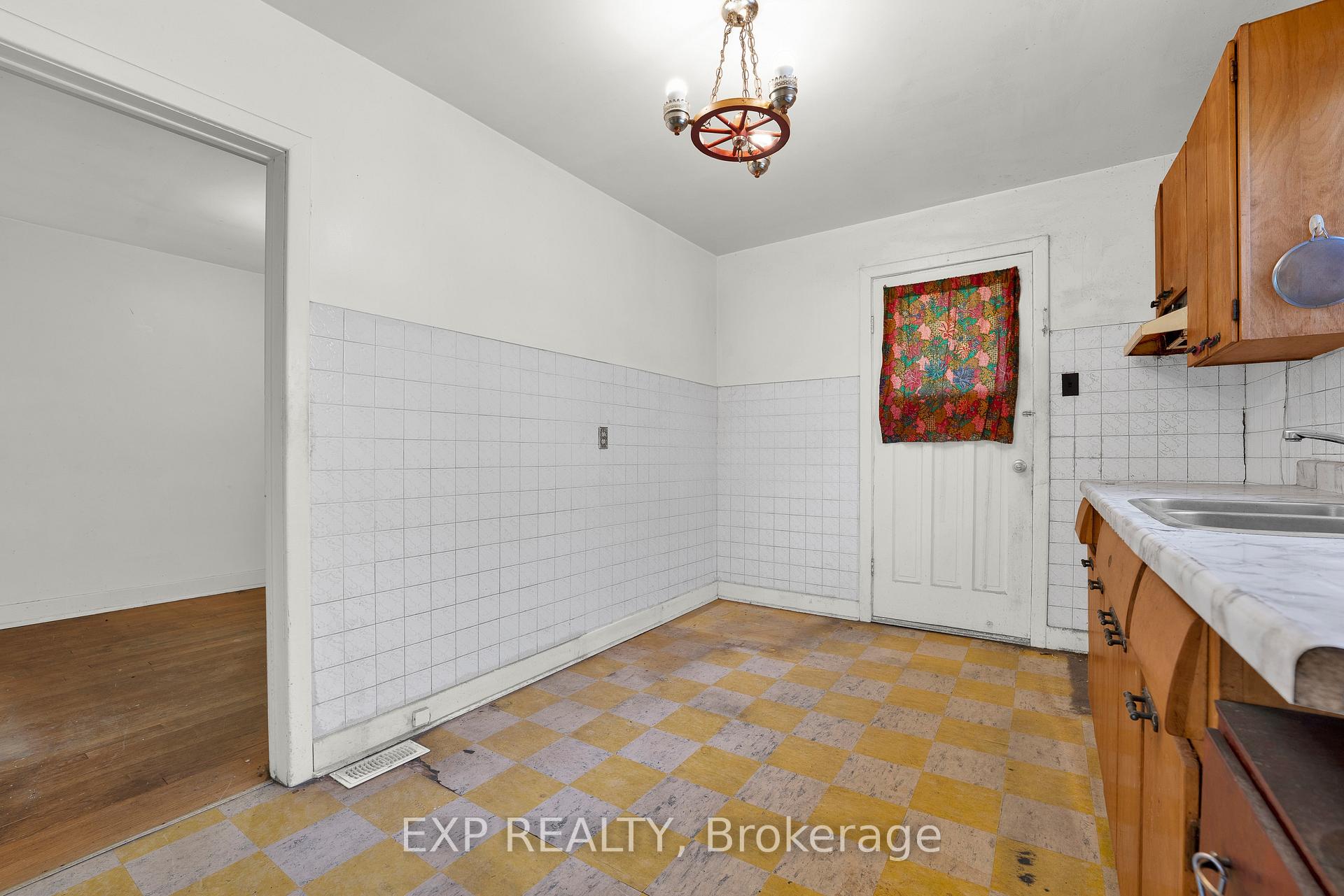 Photo 12 of 1245 Dorchester Avenue, Ottawa, Carlington — HOMEH