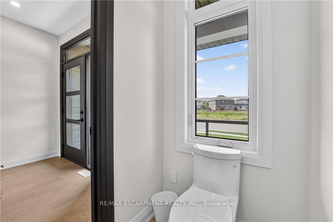Photo 8 of 8905 Angie Drive, Niagara Falls, Forestview — HOMEH