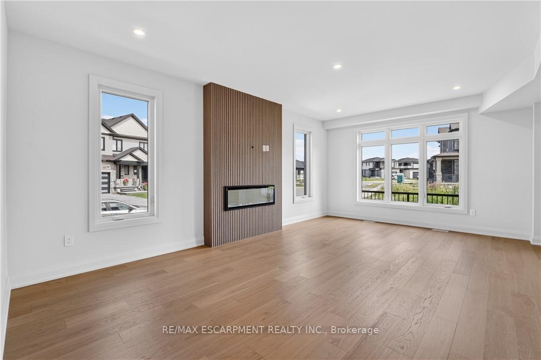 Photo 10 of 8905 Angie Drive, Niagara Falls, Forestview — HOMEH