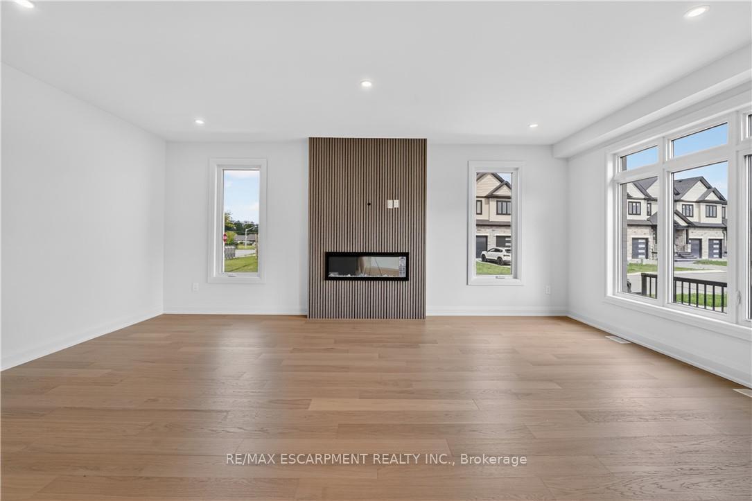 Photo 12 of 8905 Angie Drive, Niagara Falls, Forestview — HOMEH