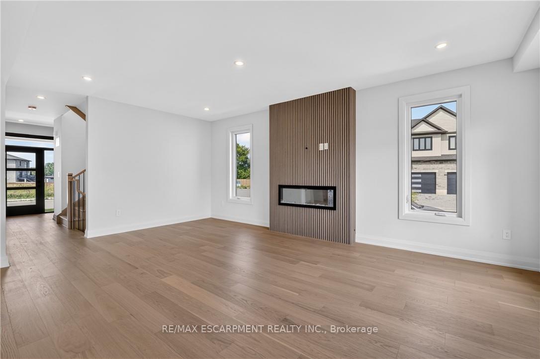 Photo 13 of 8905 Angie Drive, Niagara Falls, Forestview — HOMEH