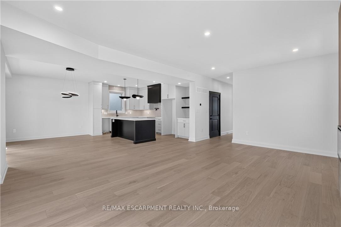 Photo 14 of 8905 Angie Drive, Niagara Falls, Forestview — HOMEH