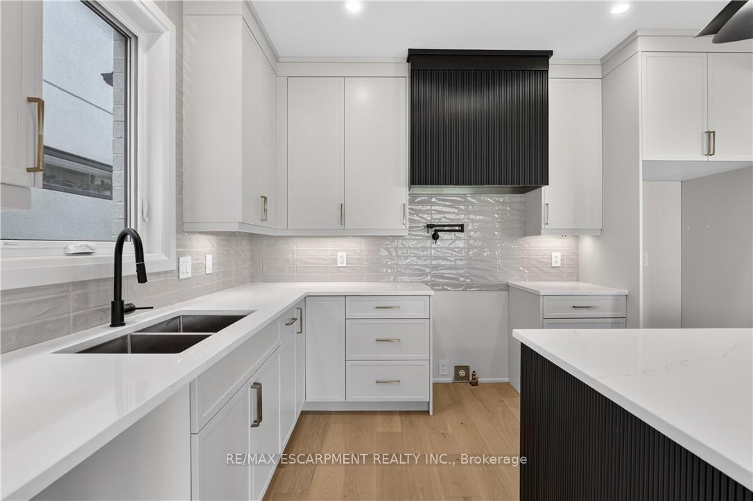 Photo 18 of 8905 Angie Drive, Niagara Falls, Forestview — HOMEH