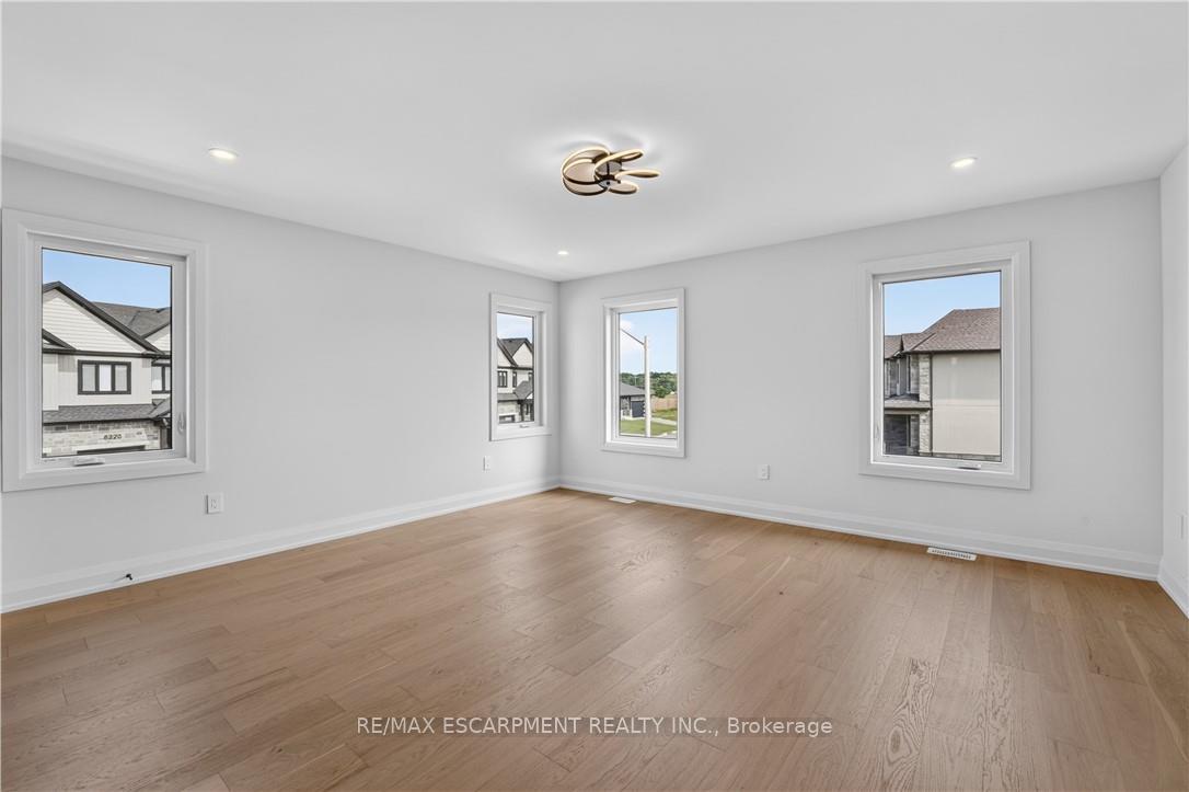 Photo 39 of 8905 Angie Drive, Niagara Falls, Forestview — HOMEH