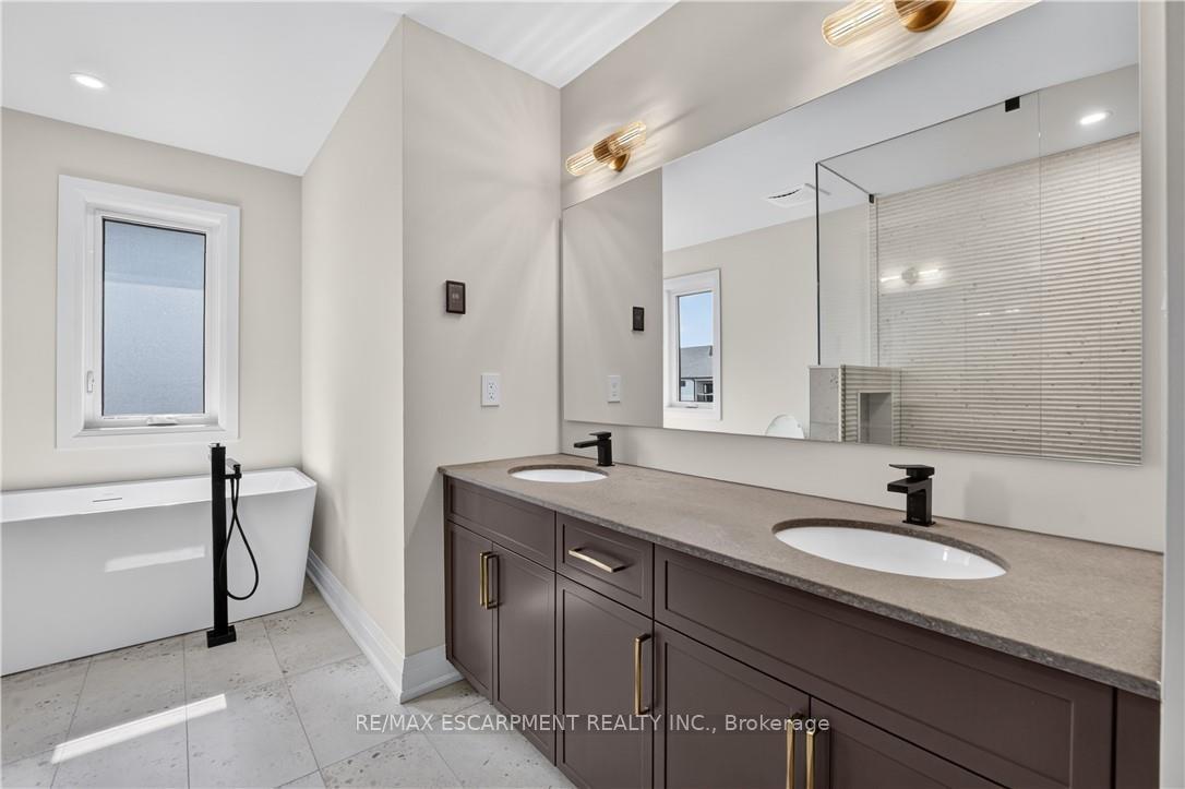 Photo 42 of 8905 Angie Drive, Niagara Falls, Forestview — HOMEH
