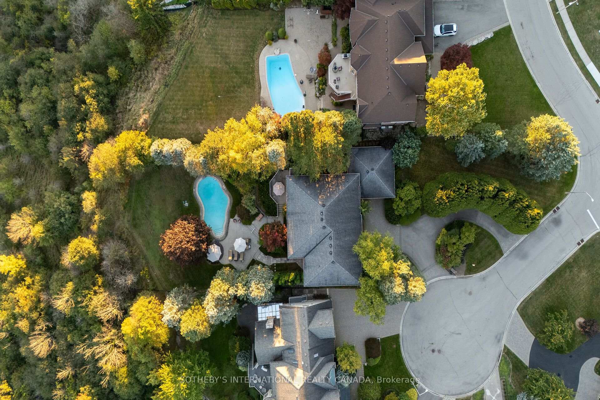 Photo 2 of 2 Anslow Court, Hamilton, Dundas — HOMEH
