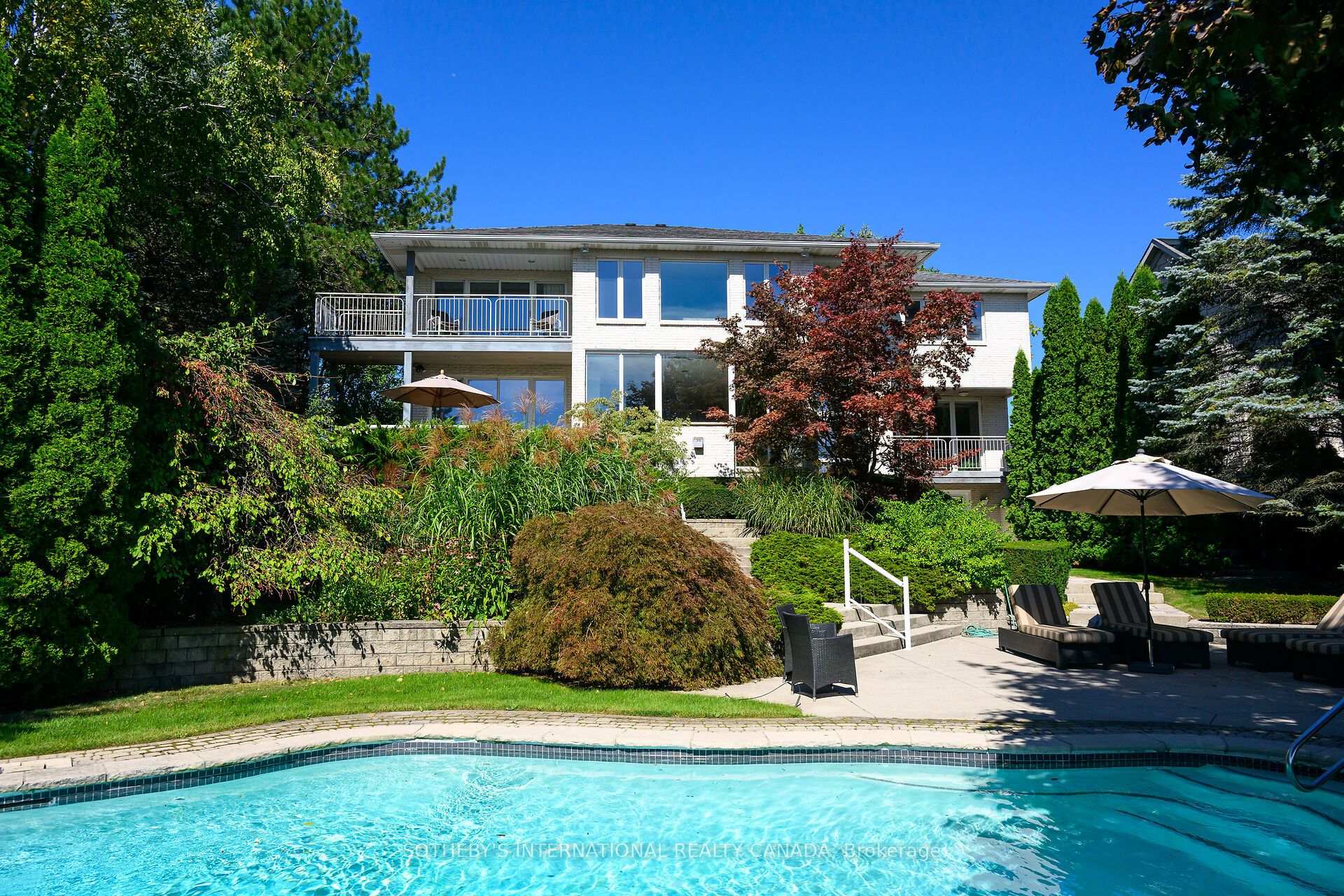 Photo 5 of 2 Anslow Court, Hamilton, Dundas — HOMEH