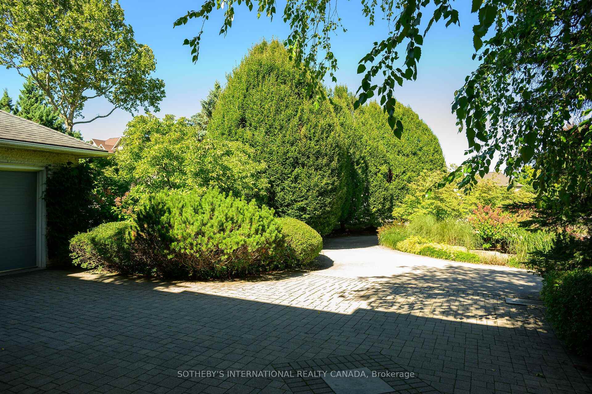 Photo 7 of 2 Anslow Court, Hamilton, Dundas — HOMEH