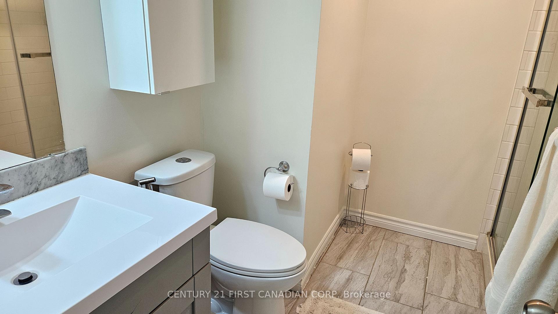 Photo 18 of 45 Locust Crescent, London, South X — HOMEH
