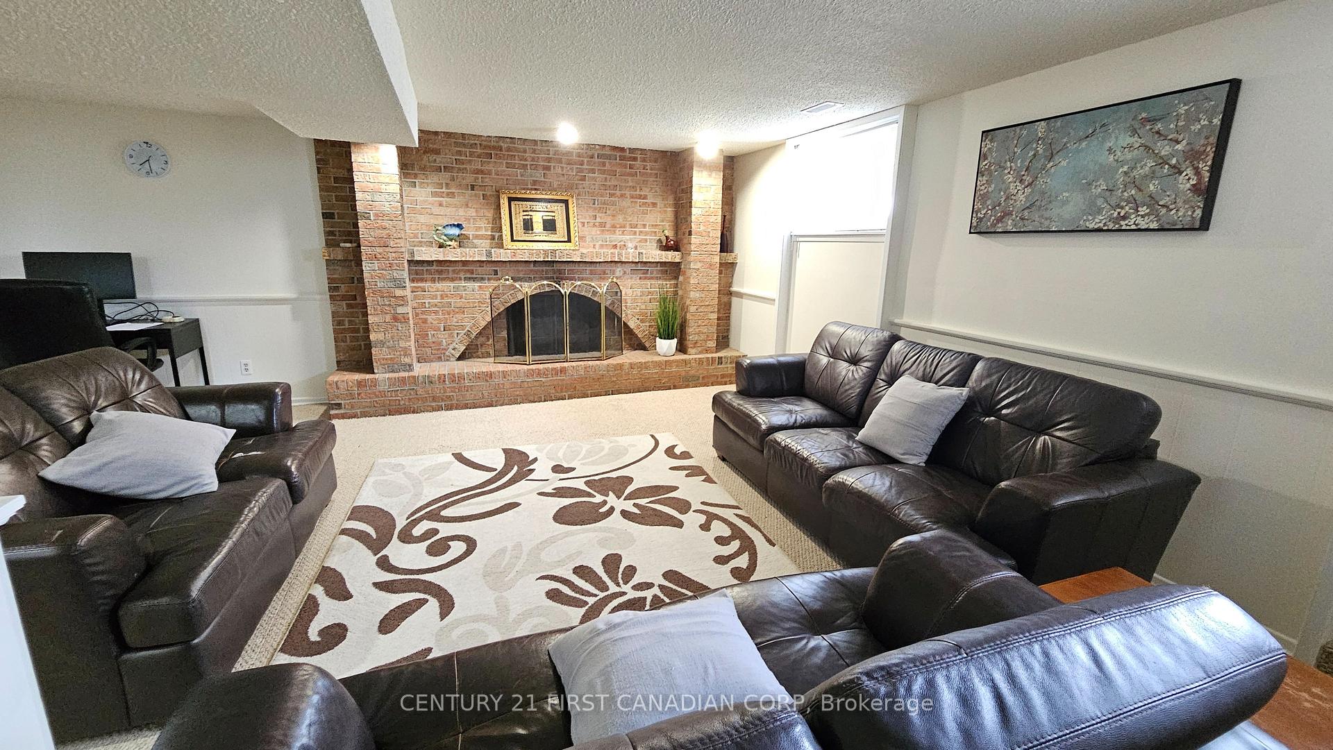 Photo 17 of 45 Locust Crescent, London, South X — HOMEH