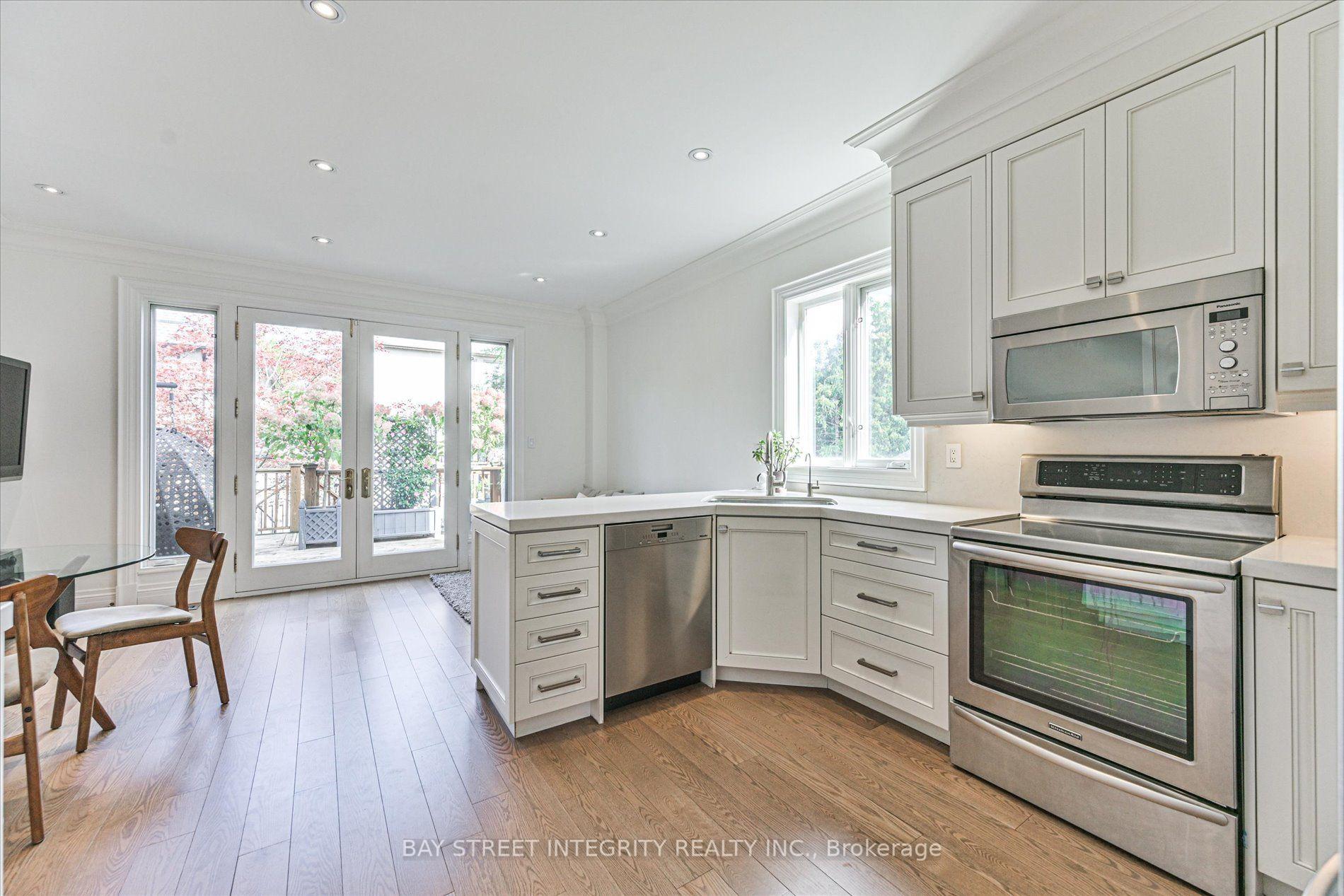 Photo 13 of 354 Old Orchard Grove, Toronto, Bedford Park-Nortown — HOMEH
