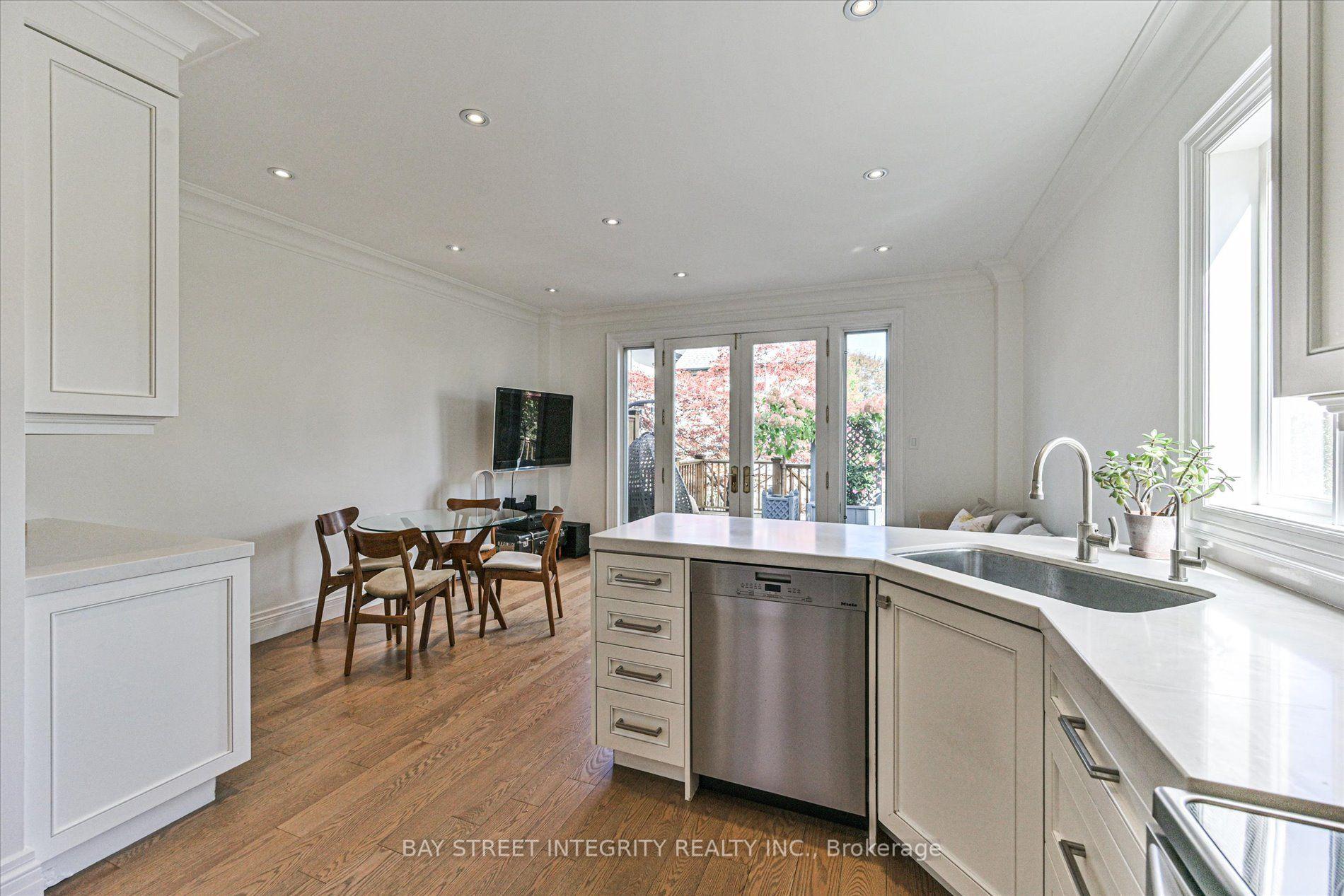 Photo 15 of 354 Old Orchard Grove, Toronto, Bedford Park-Nortown — HOMEH