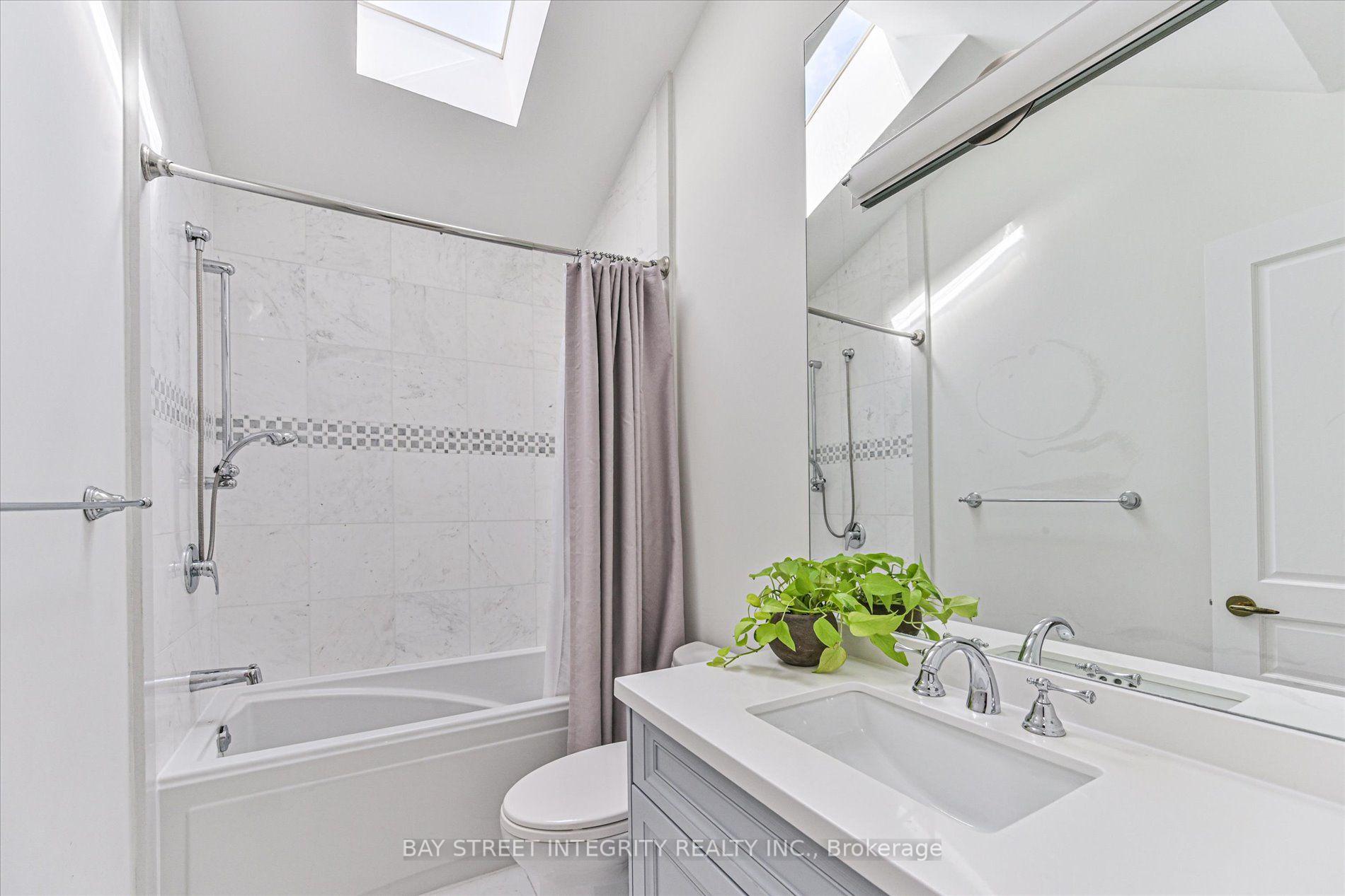 Photo 32 of 354 Old Orchard Grove, Toronto, Bedford Park-Nortown — HOMEH
