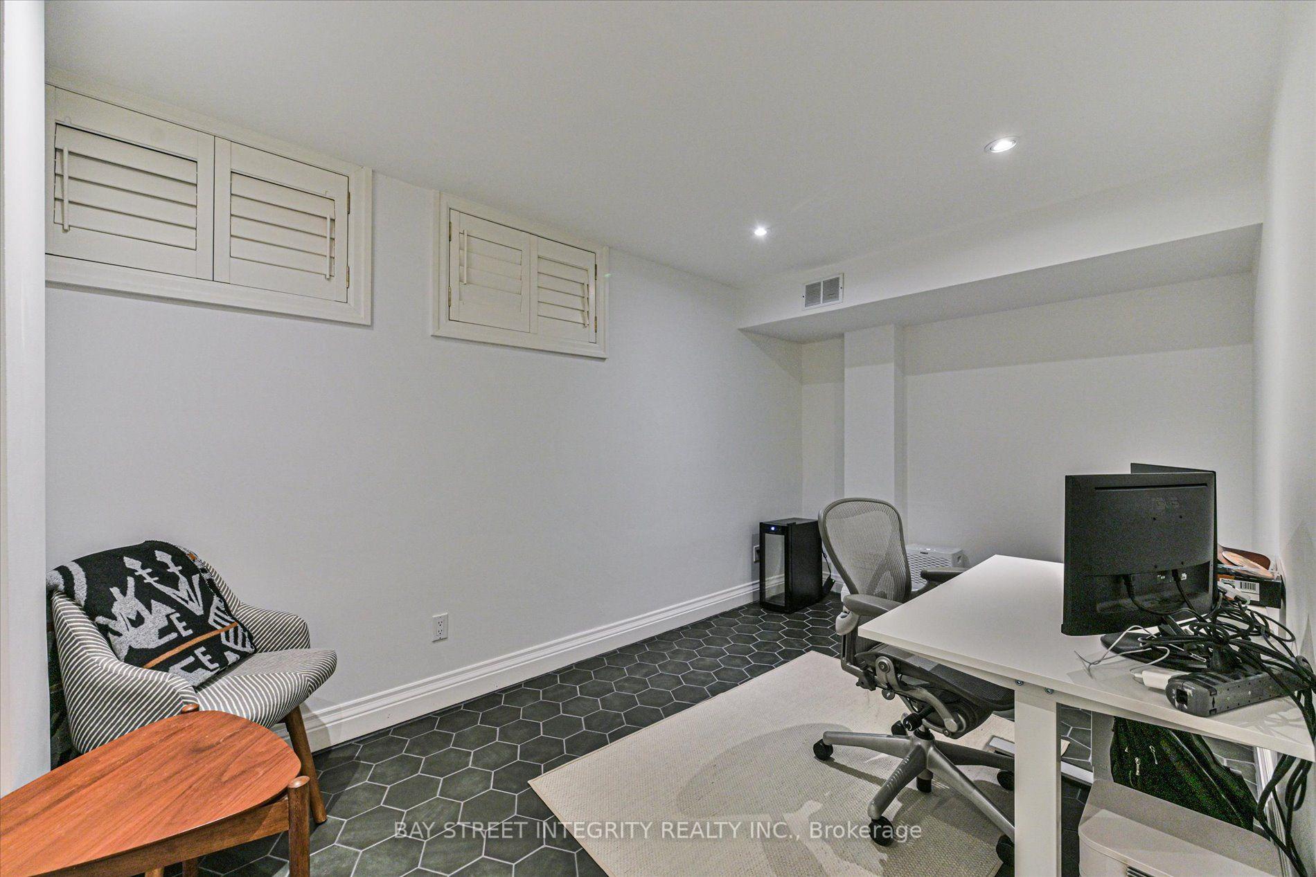 Photo 36 of 354 Old Orchard Grove, Toronto, Bedford Park-Nortown — HOMEH