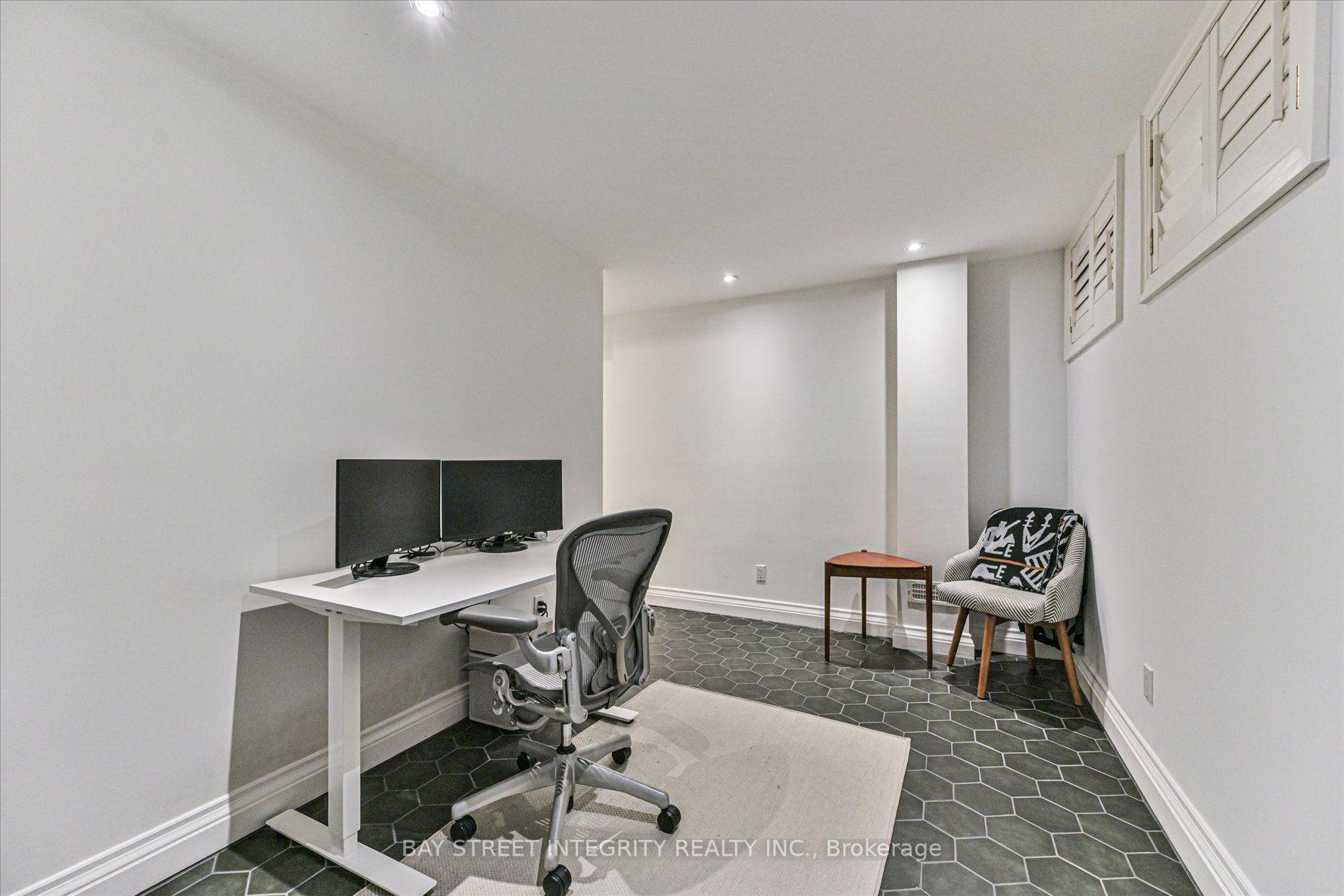 Photo 37 of 354 Old Orchard Grove, Toronto, Bedford Park-Nortown — HOMEH