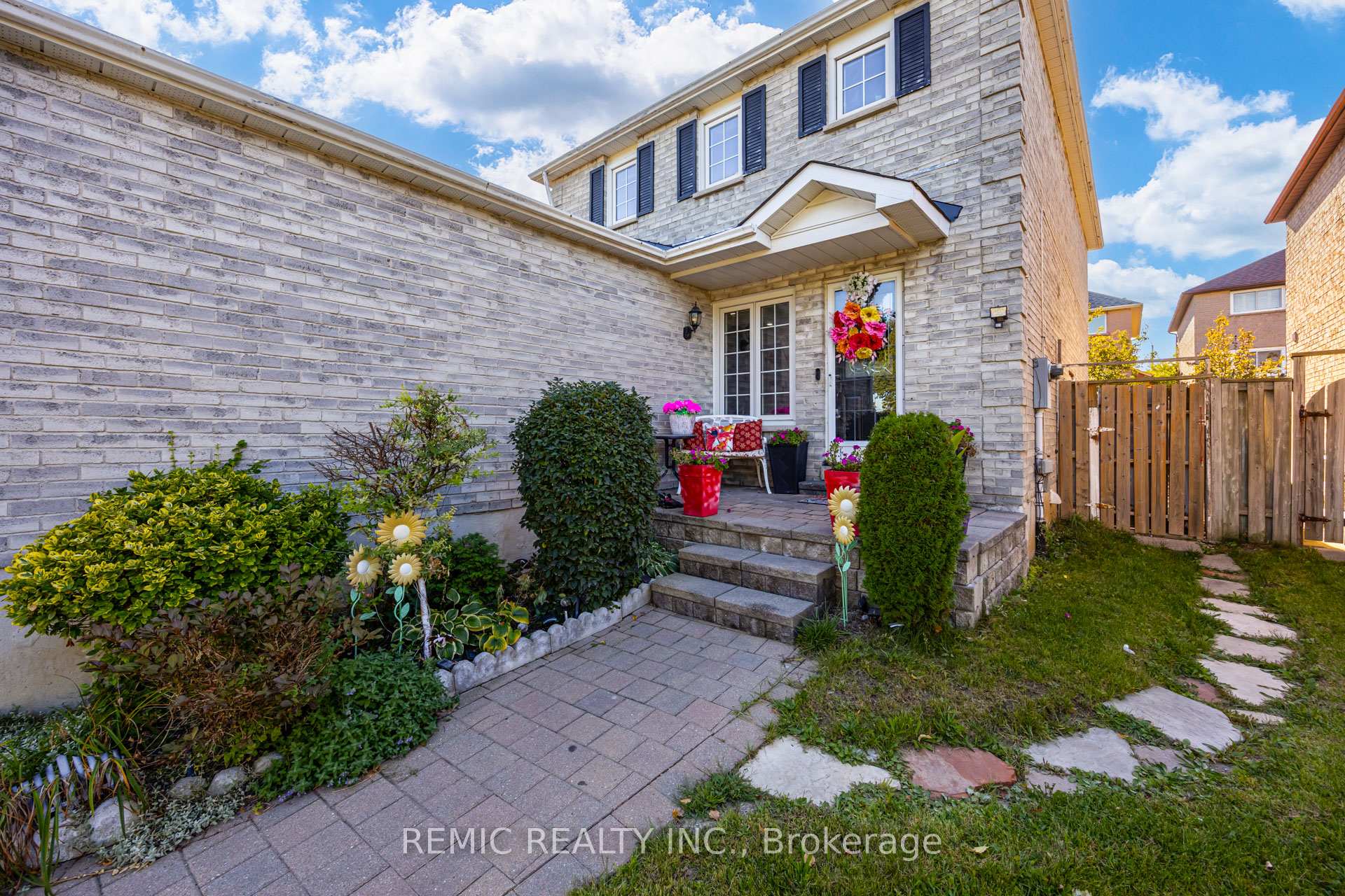 Photo 3 of 70 Large Crescent, Ajax, Central West — HOMEH