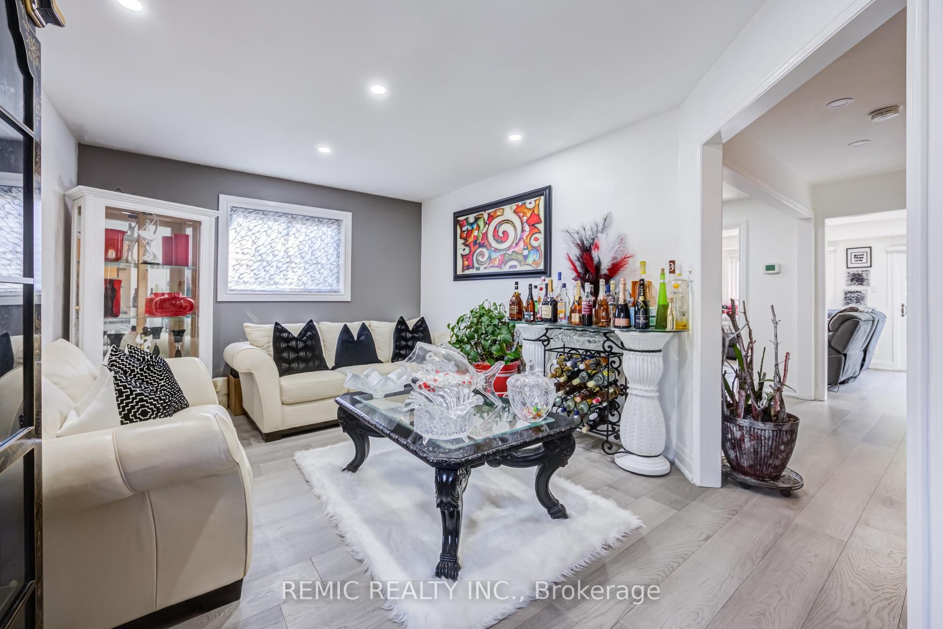 Photo 7 of 70 Large Crescent, Ajax, Central West — HOMEH