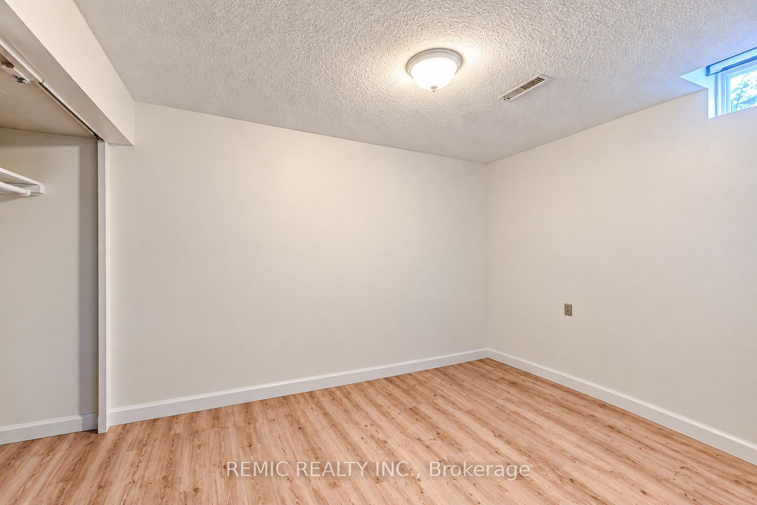 Photo 33 of 70 Large Crescent, Ajax, Central West — HOMEH