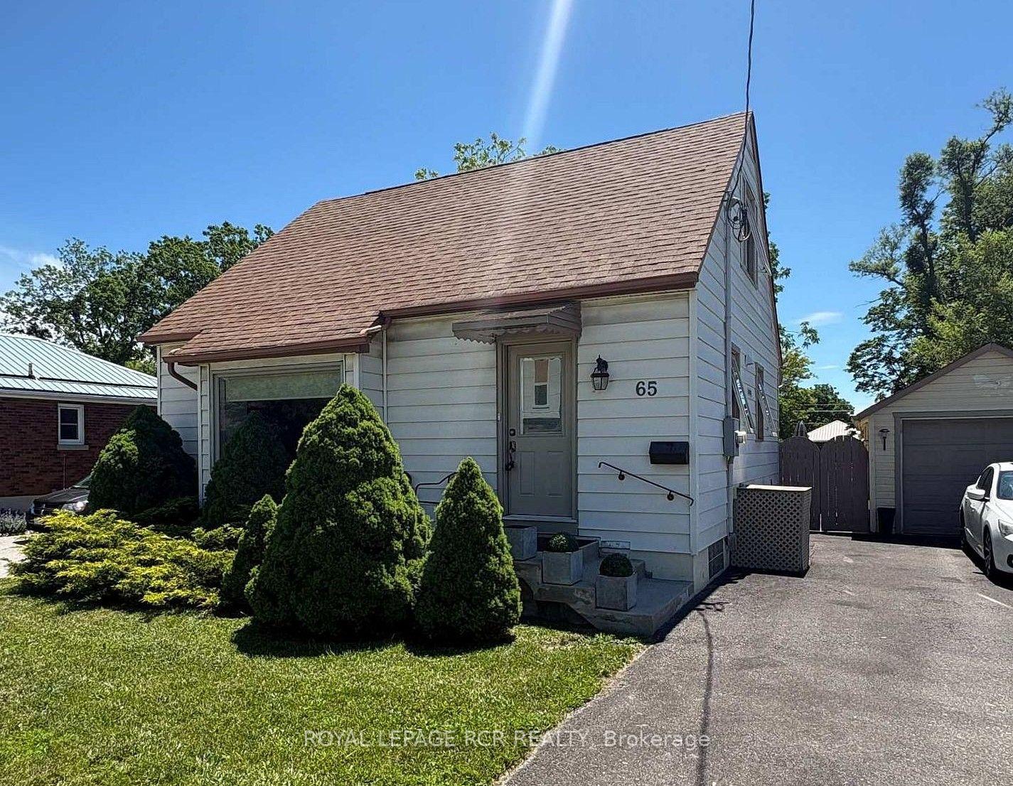 Photo 2 of 65 Donald Street, Barrie, Queen's Park — HOMEH