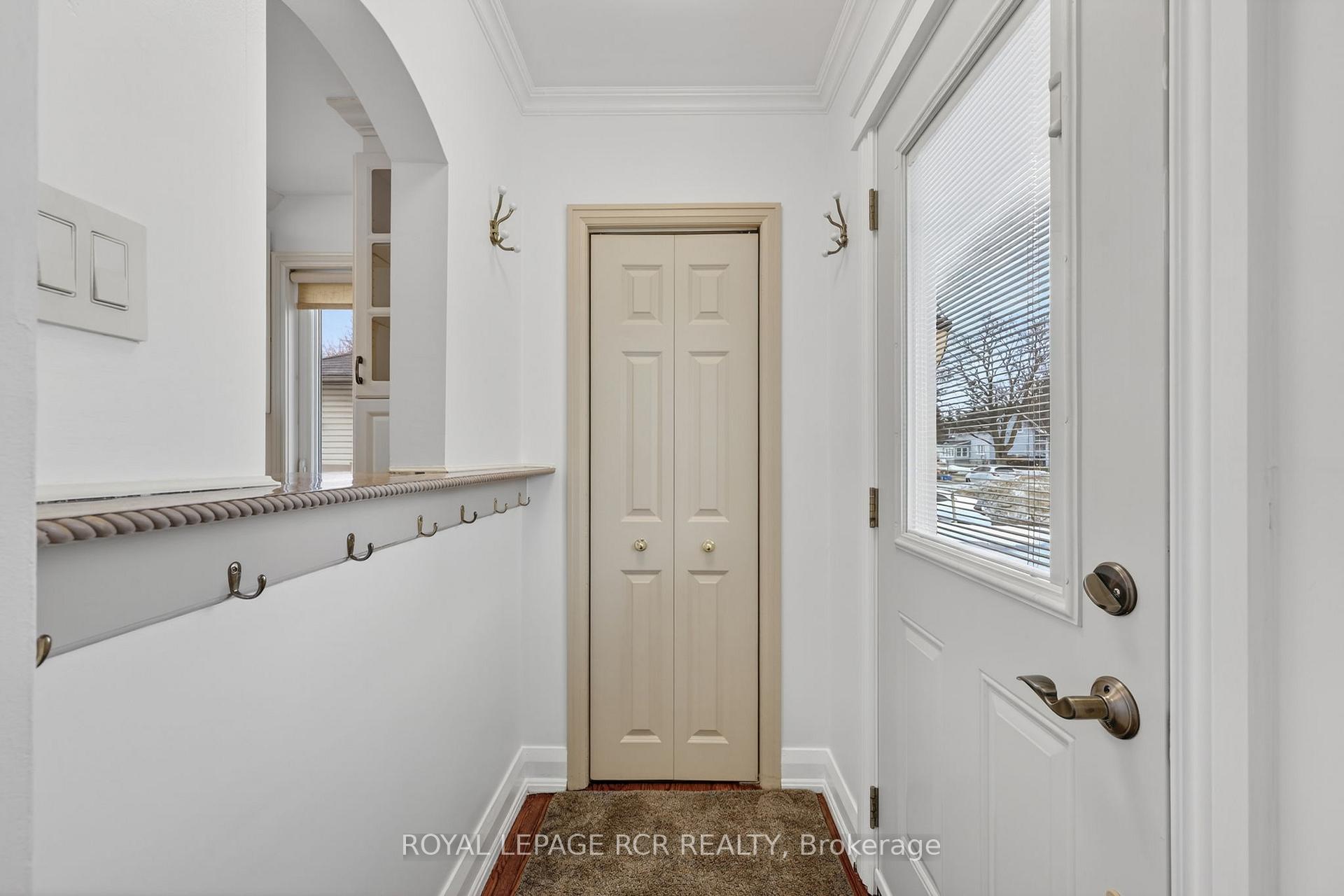 Photo 4 of 65 Donald Street, Barrie, Queen's Park — HOMEH