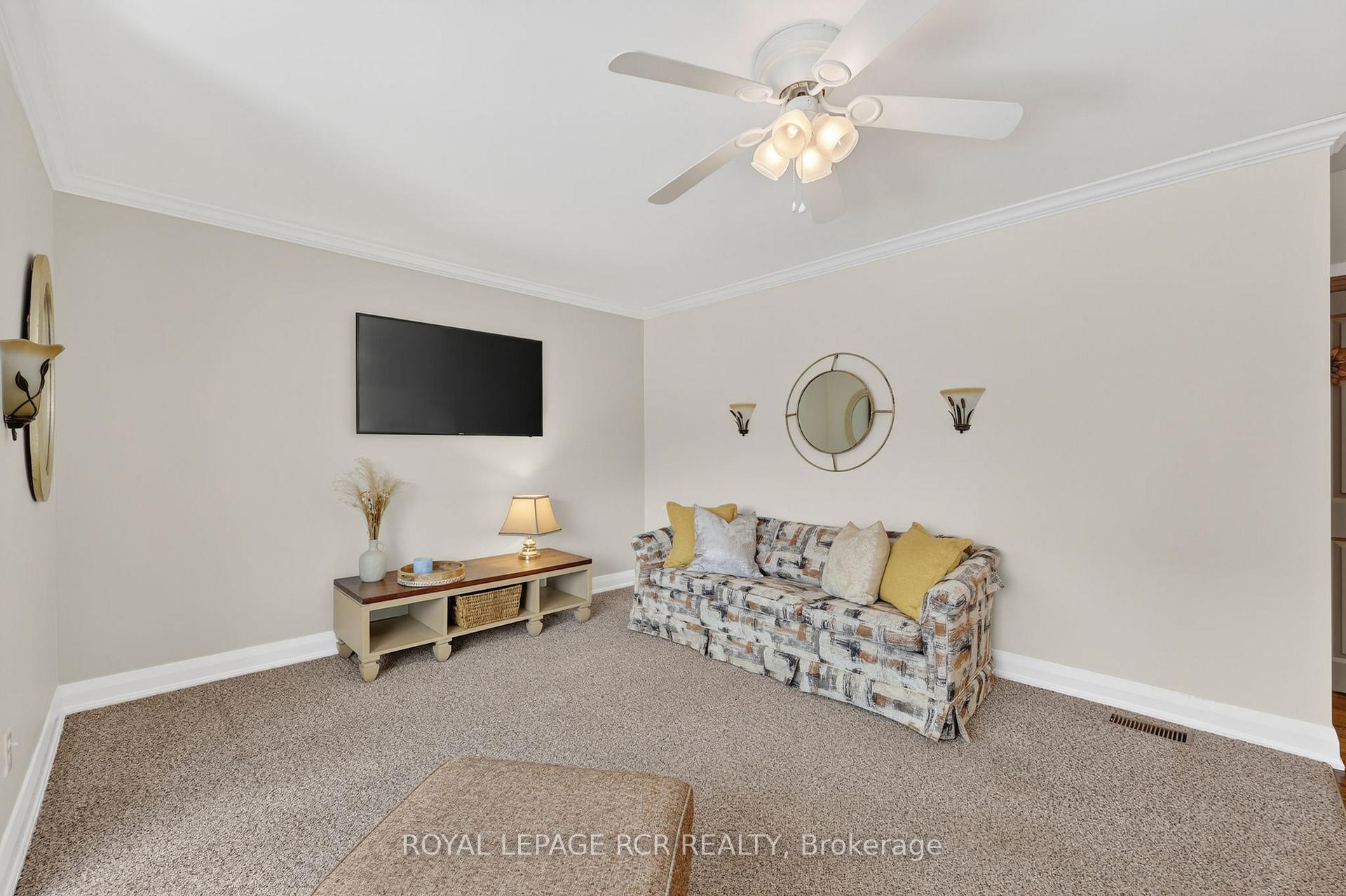 Photo 7 of 65 Donald Street, Barrie, Queen's Park — HOMEH