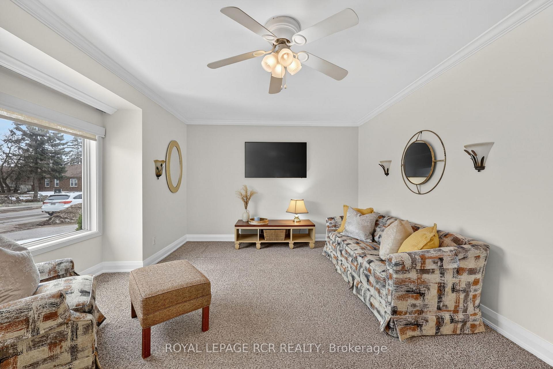 Photo 8 of 65 Donald Street, Barrie, Queen's Park — HOMEH